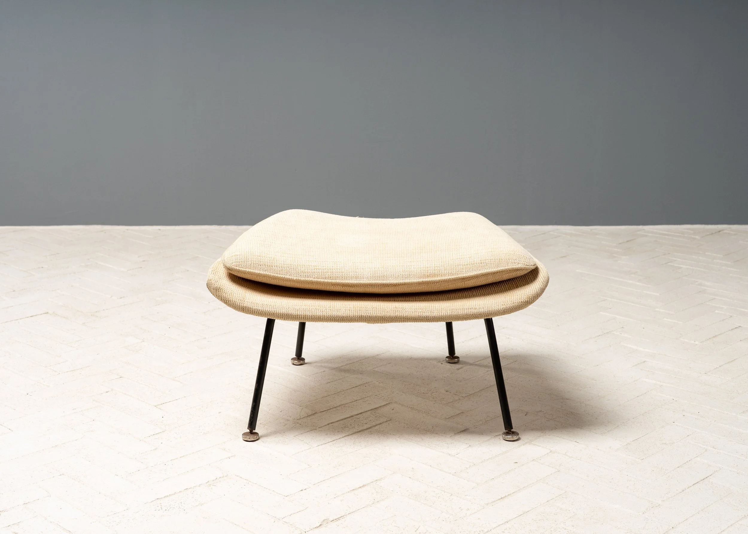 eero-saarinen-knoll-womb-chair-ottoman-workshop-reside-inc-16.jpg