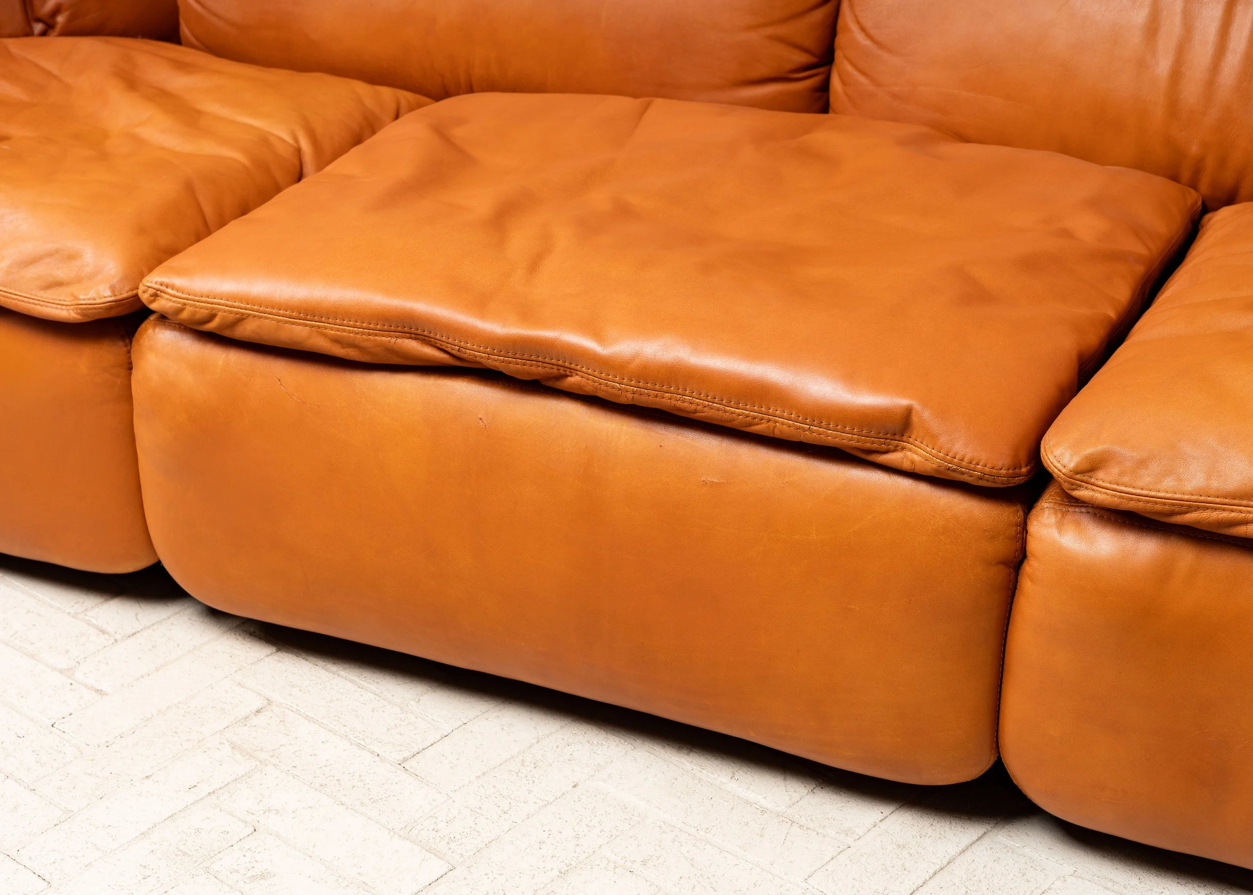 saporiti-confidential-cognac-leather-sofa-resideinc-8.jpg