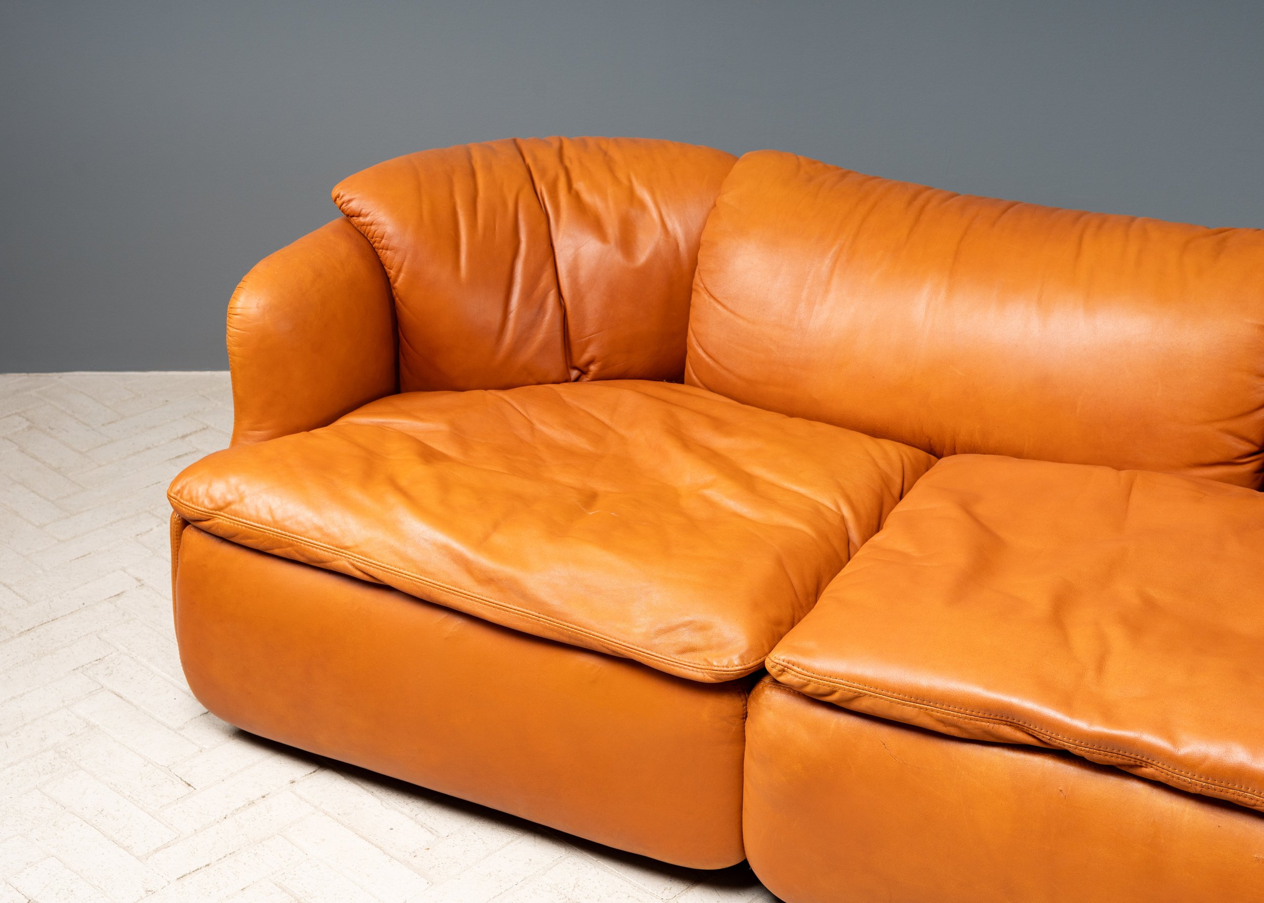 saporiti-confidential-cognac-leather-sofa-resideinc-7.jpg