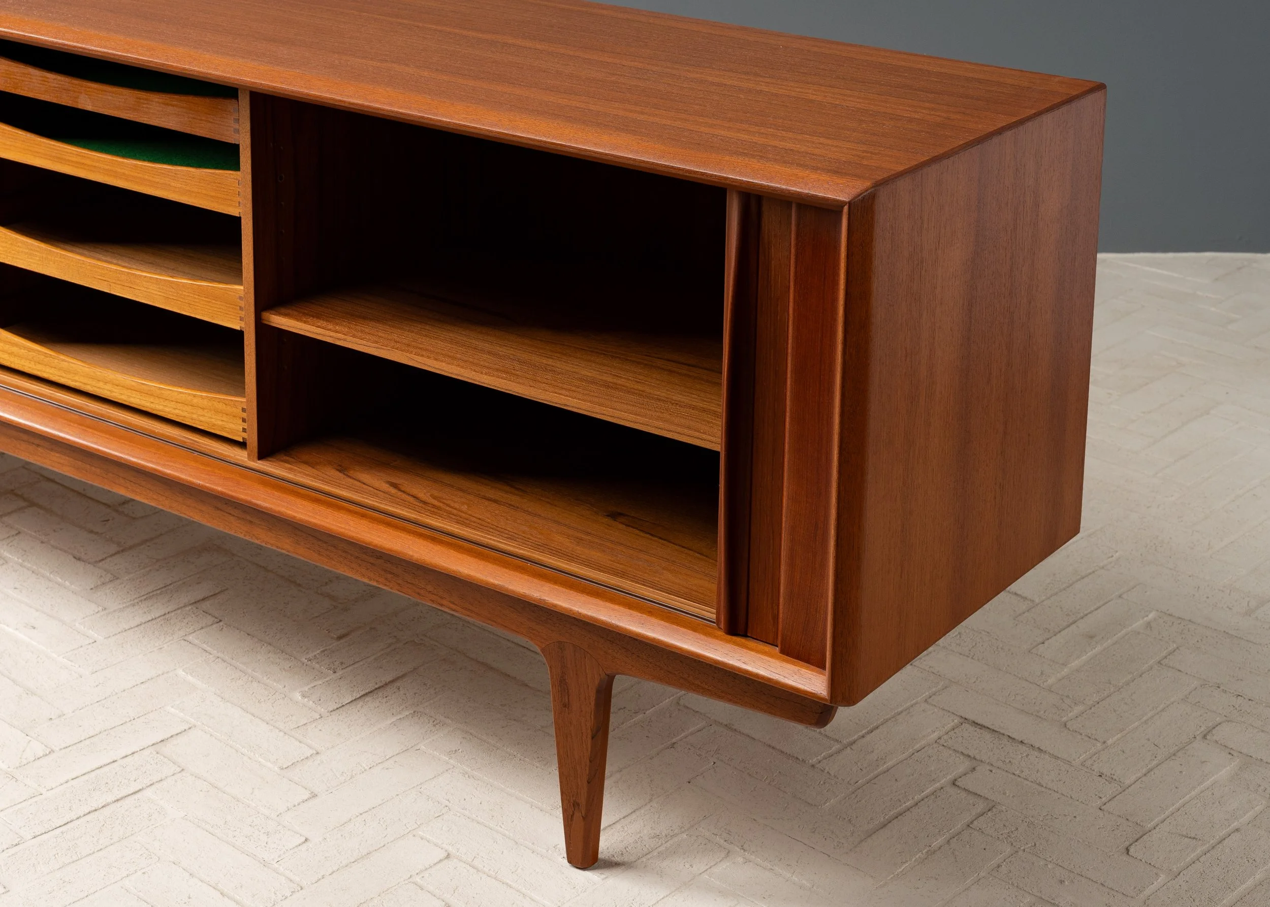 bernhard-pedersen-long-teak-sideboard-resideinc-14.jpg