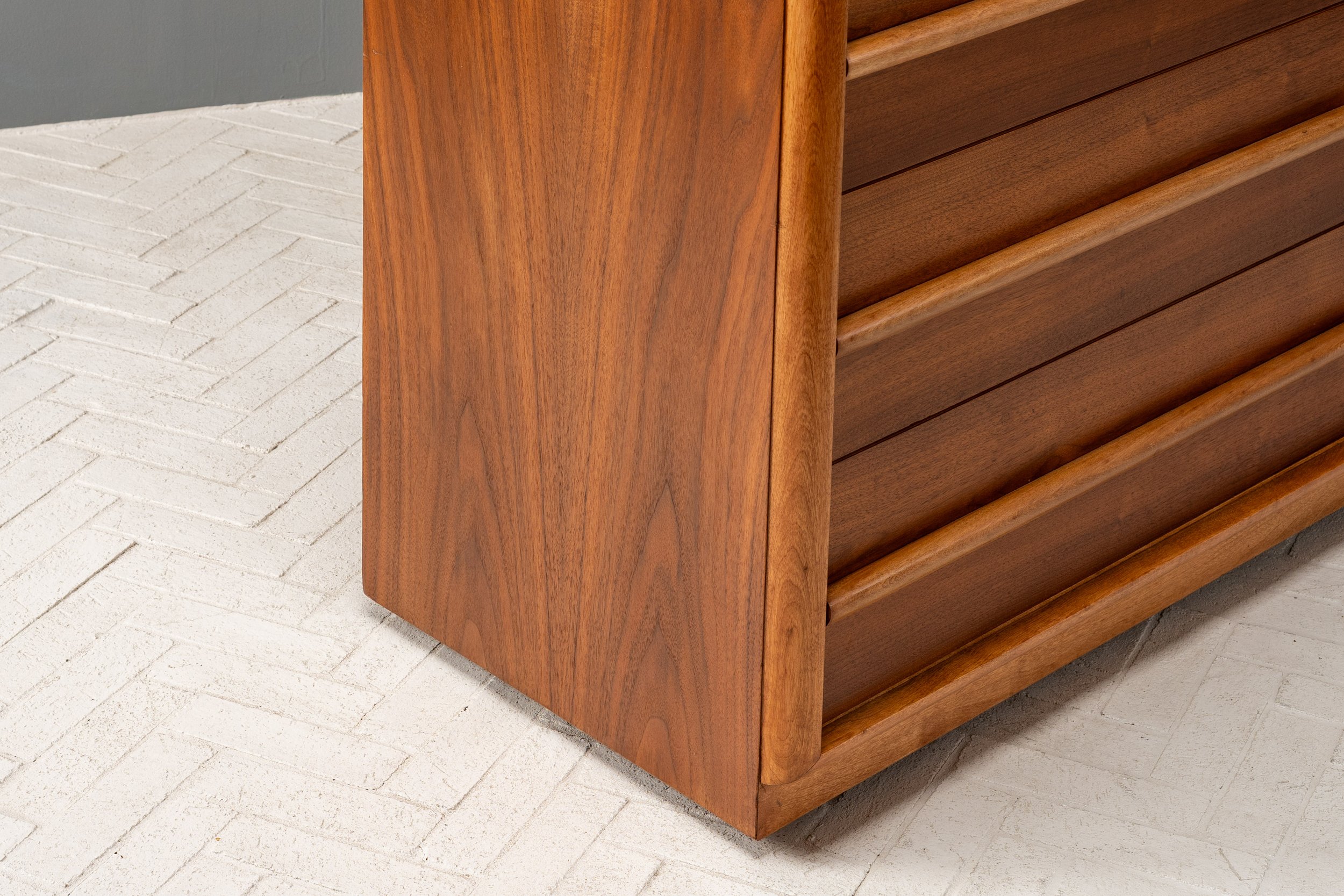 th-robsjohn-gibbings-walnut-chest-resideinc-15.jpg