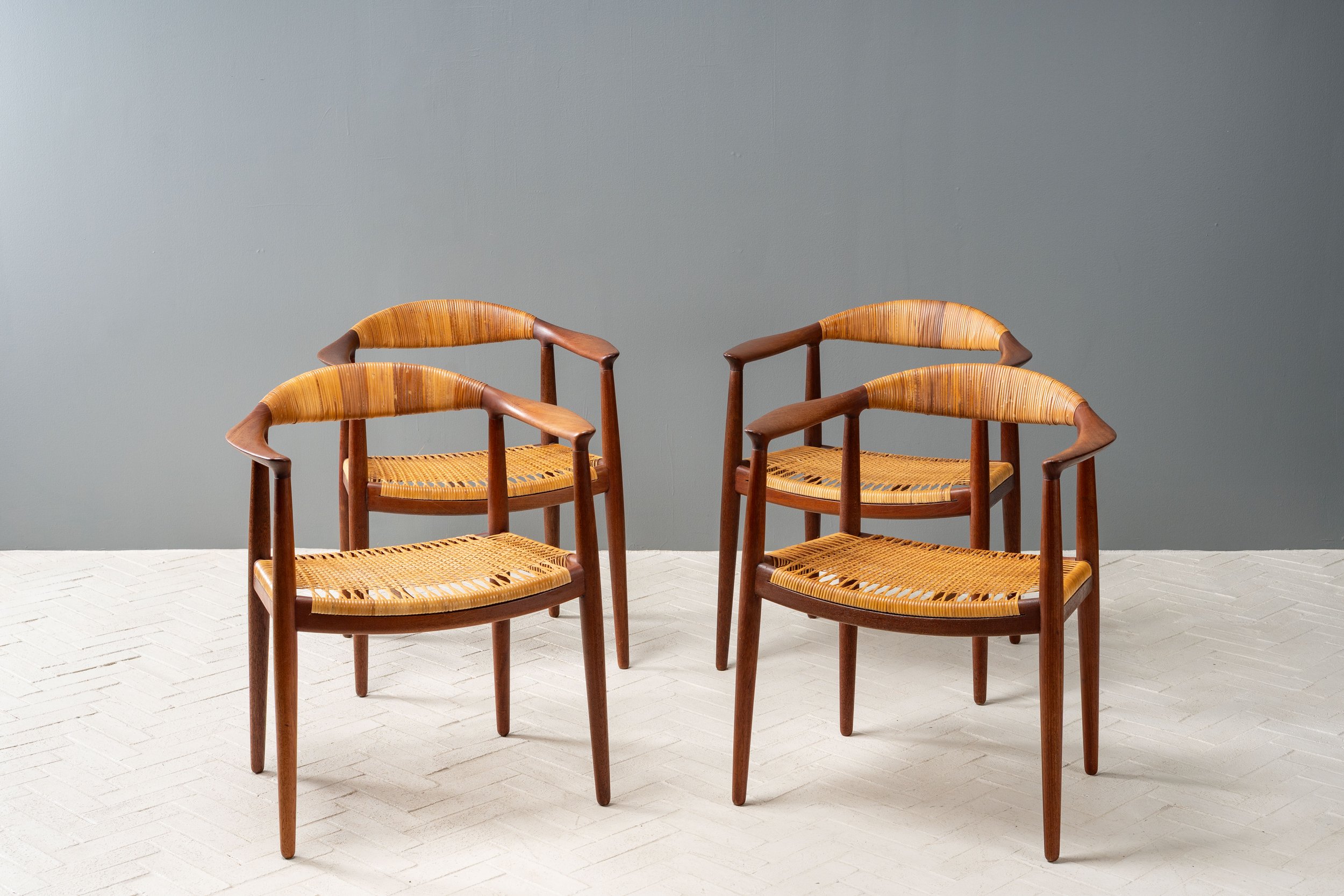 set-of-ten-hans-wegner-teak-round-chairs-resideinc-25.jpg