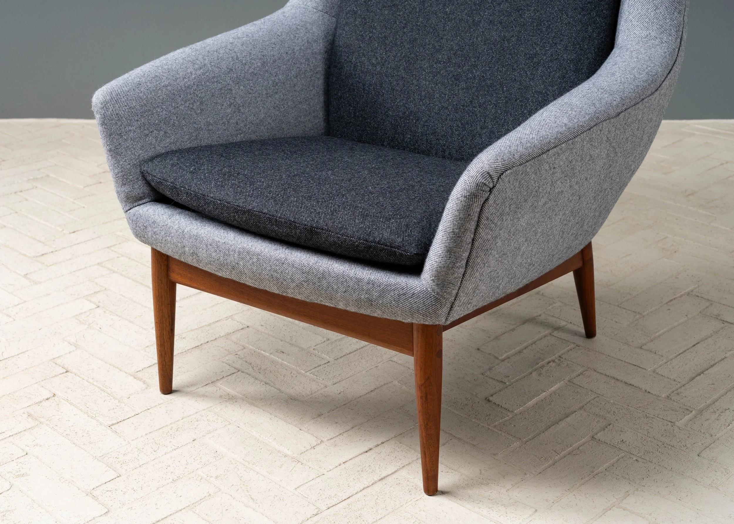 swedish-two-tone-lounge-chair-resideinc-7.jpg