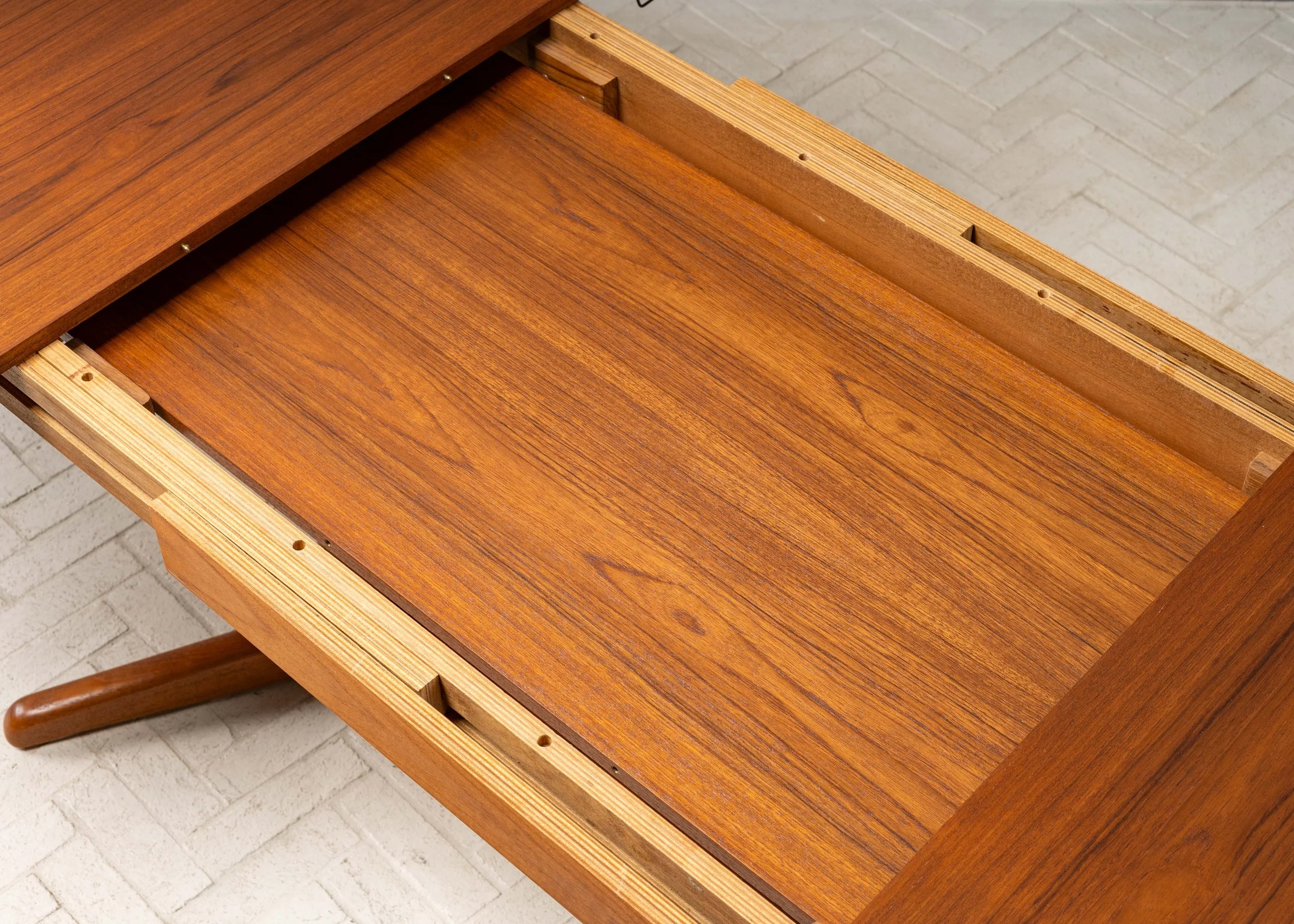 drylund-oval-teak-dining-table-reside-inc-16.jpg
