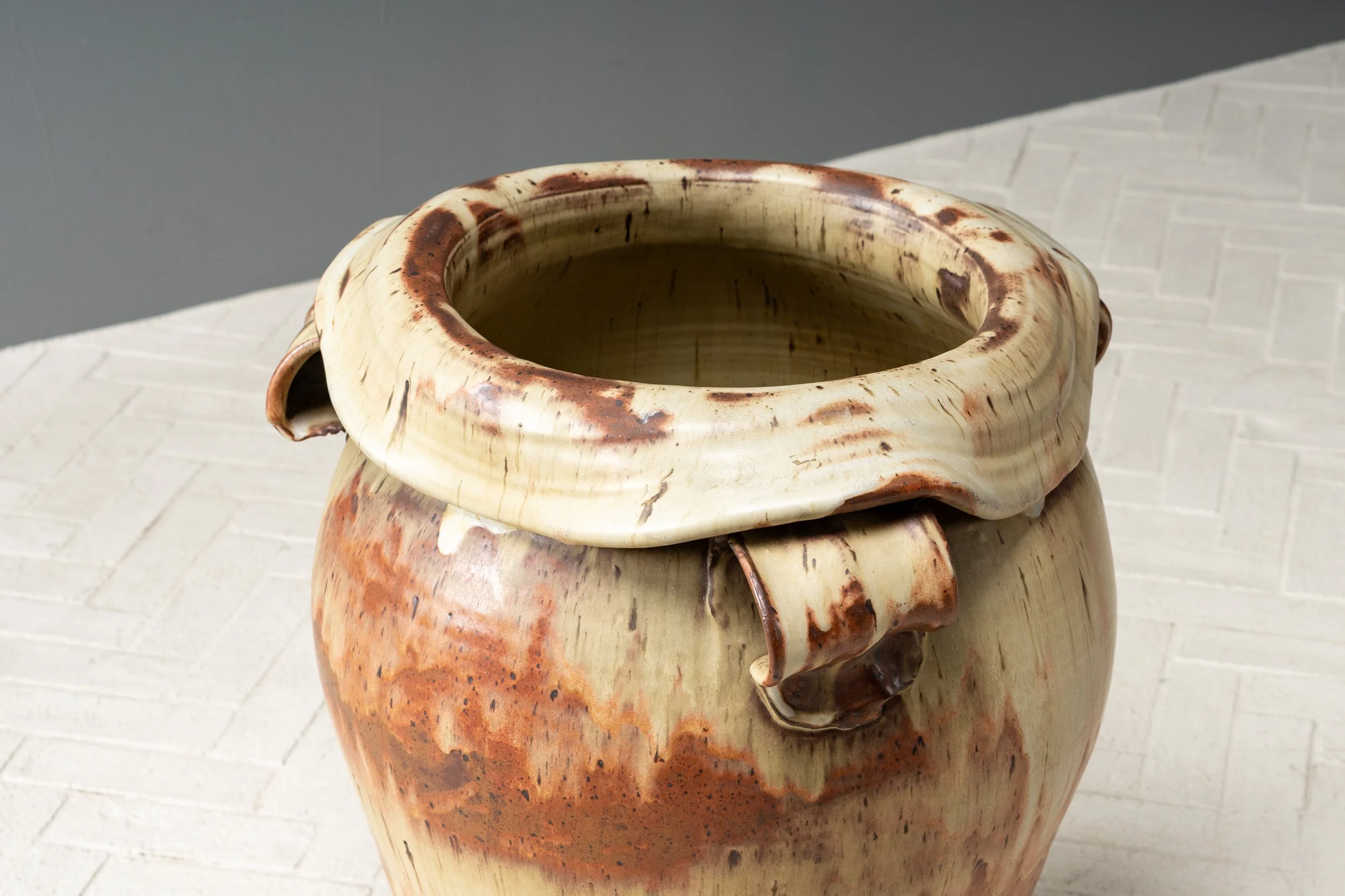 large-ceramic-planter-resideinc-13.jpg