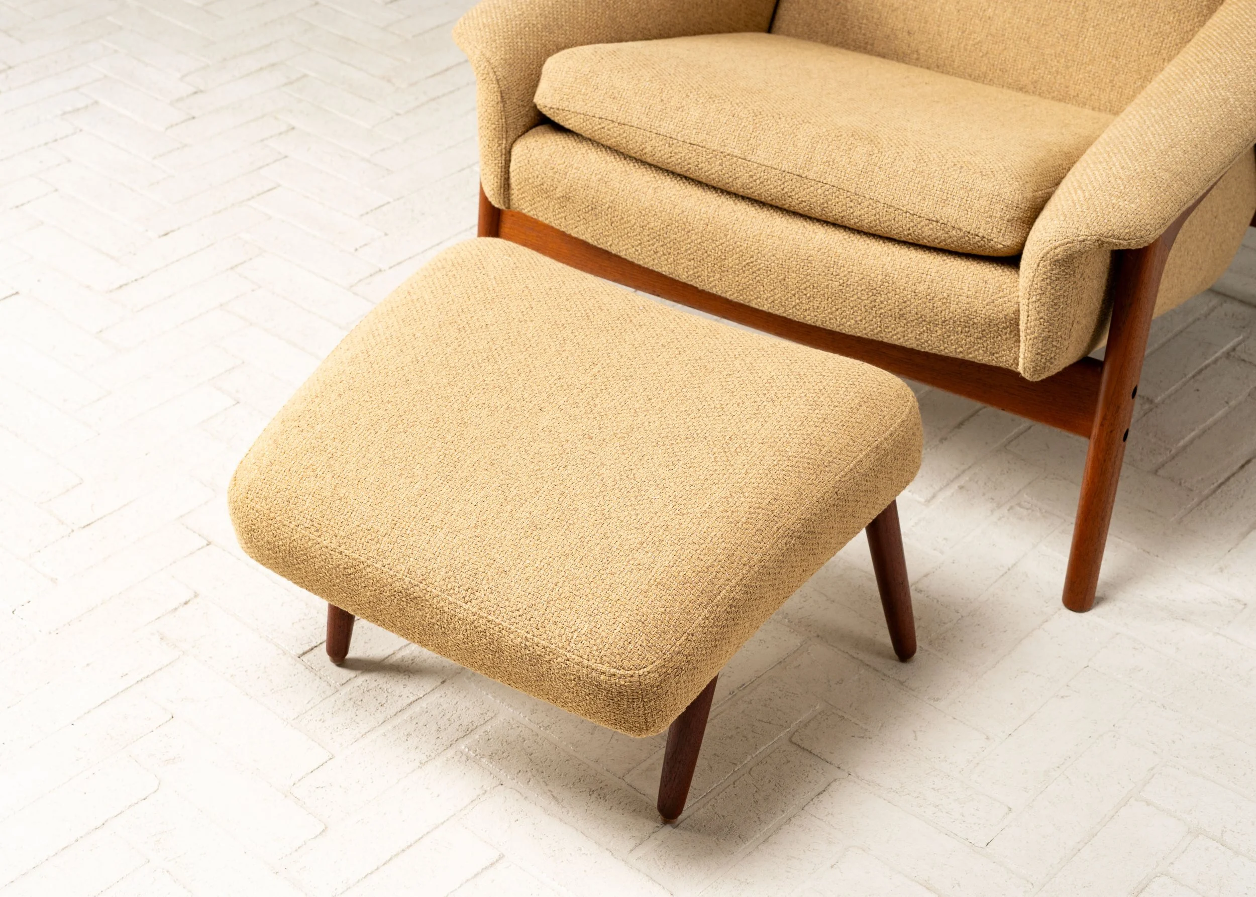 folke-ohlsson-dux-lounge-chair-ottoman-resideinc-3.jpg