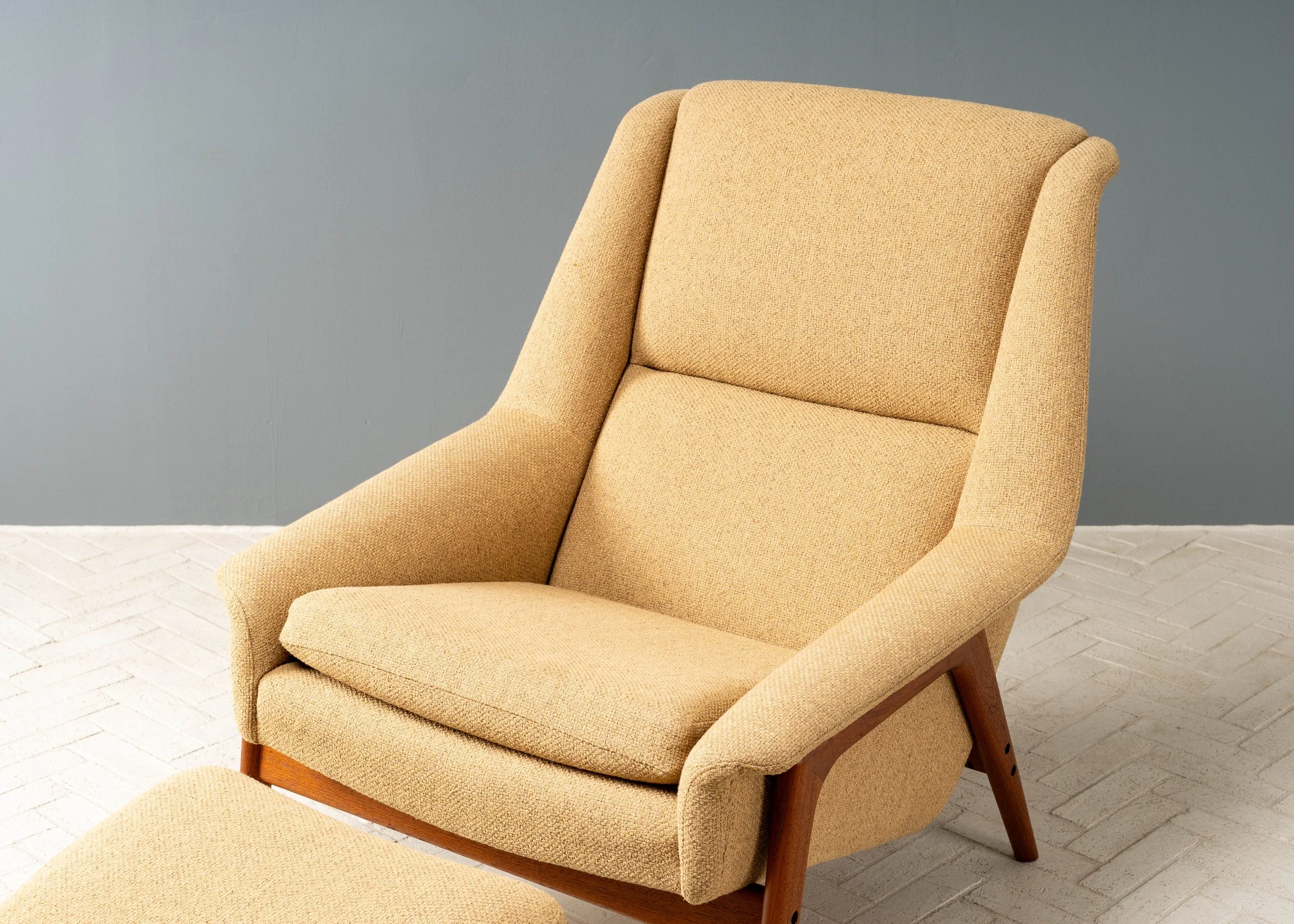 folke-ohlsson-dux-lounge-chair-ottoman-resideinc-4.jpg