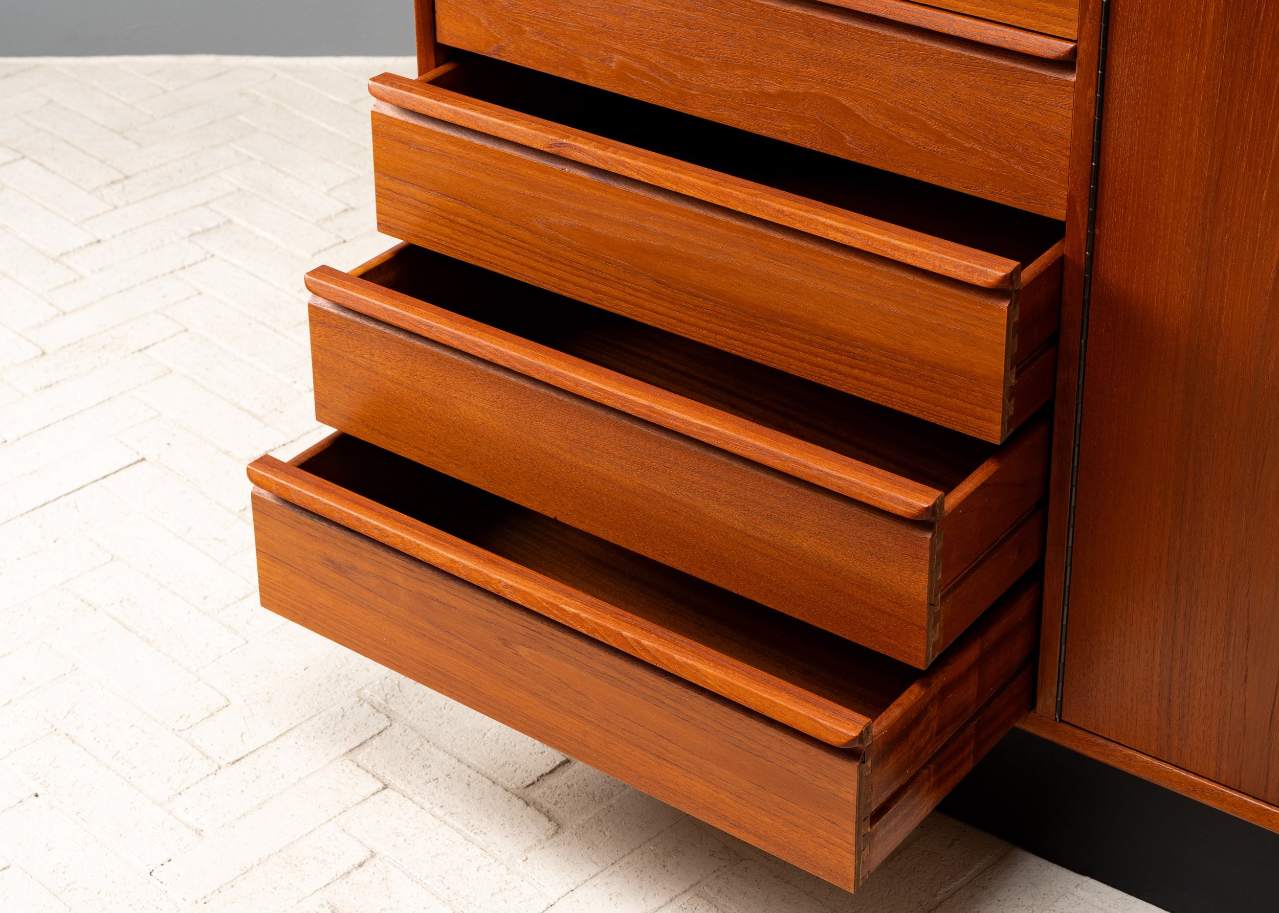 westnofa-teak-mahogany-wardrobe-resideinc-11.jpg