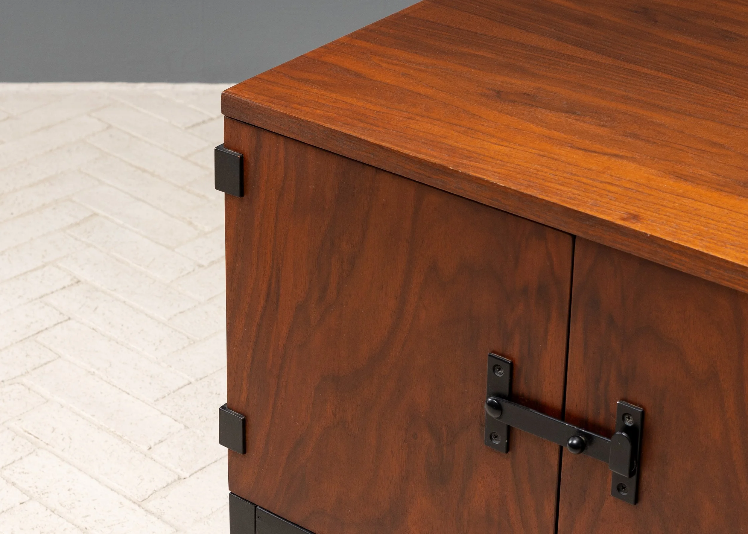 pair-of-milo-baughman-walnut-nightstands-reside-inc-10.jpg