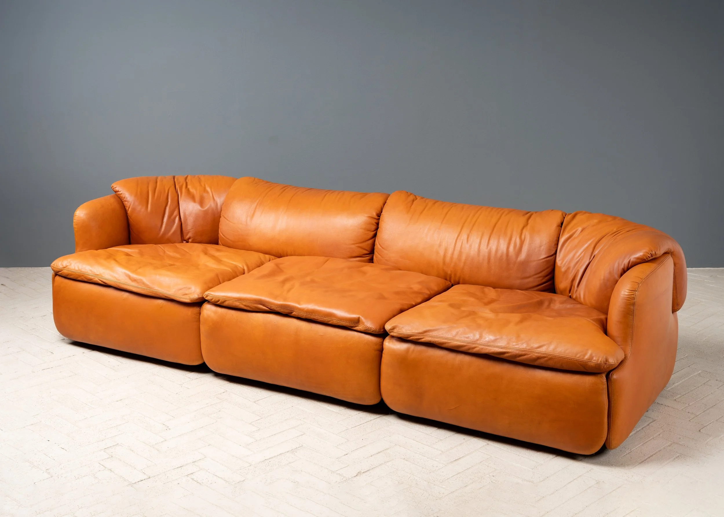 saporiti-confidential-cognac-leather-sofa-resideinc-5.jpg