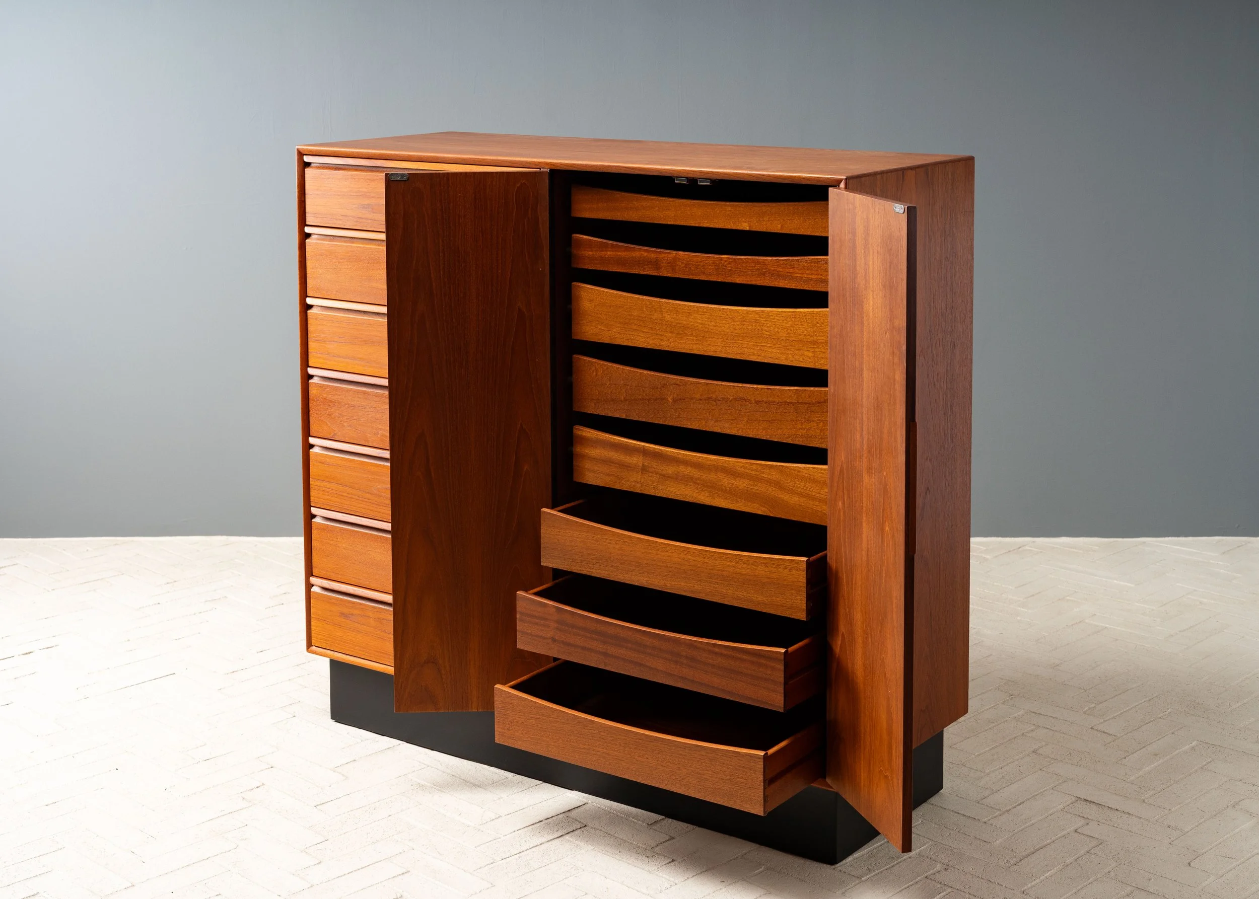 westnofa-teak-mahogany-wardrobe-resideinc-5.jpg