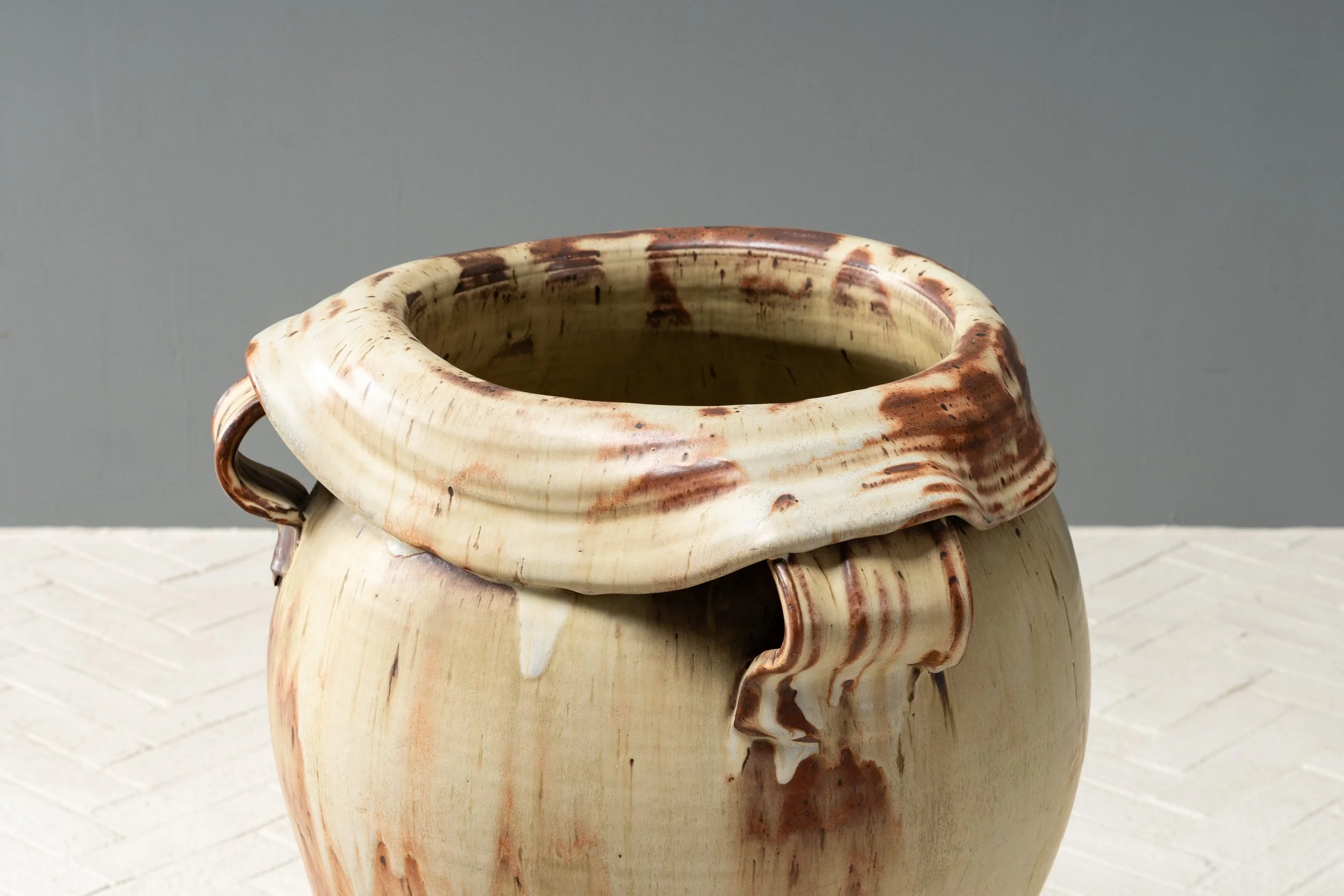 large-ceramic-planter-resideinc-9.jpg