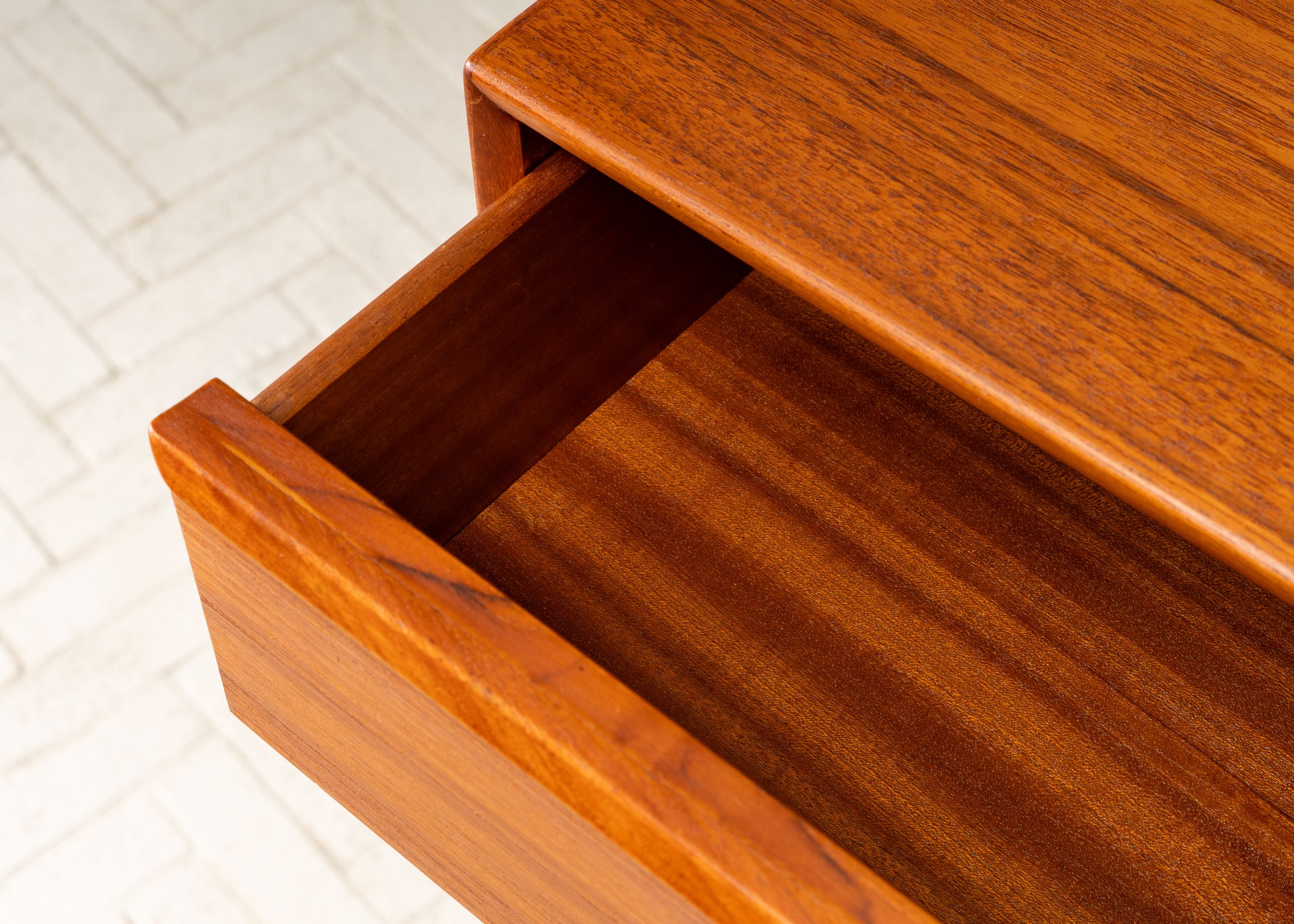 westnofa-teak-mahogany-wardrobe-resideinc-14.jpg