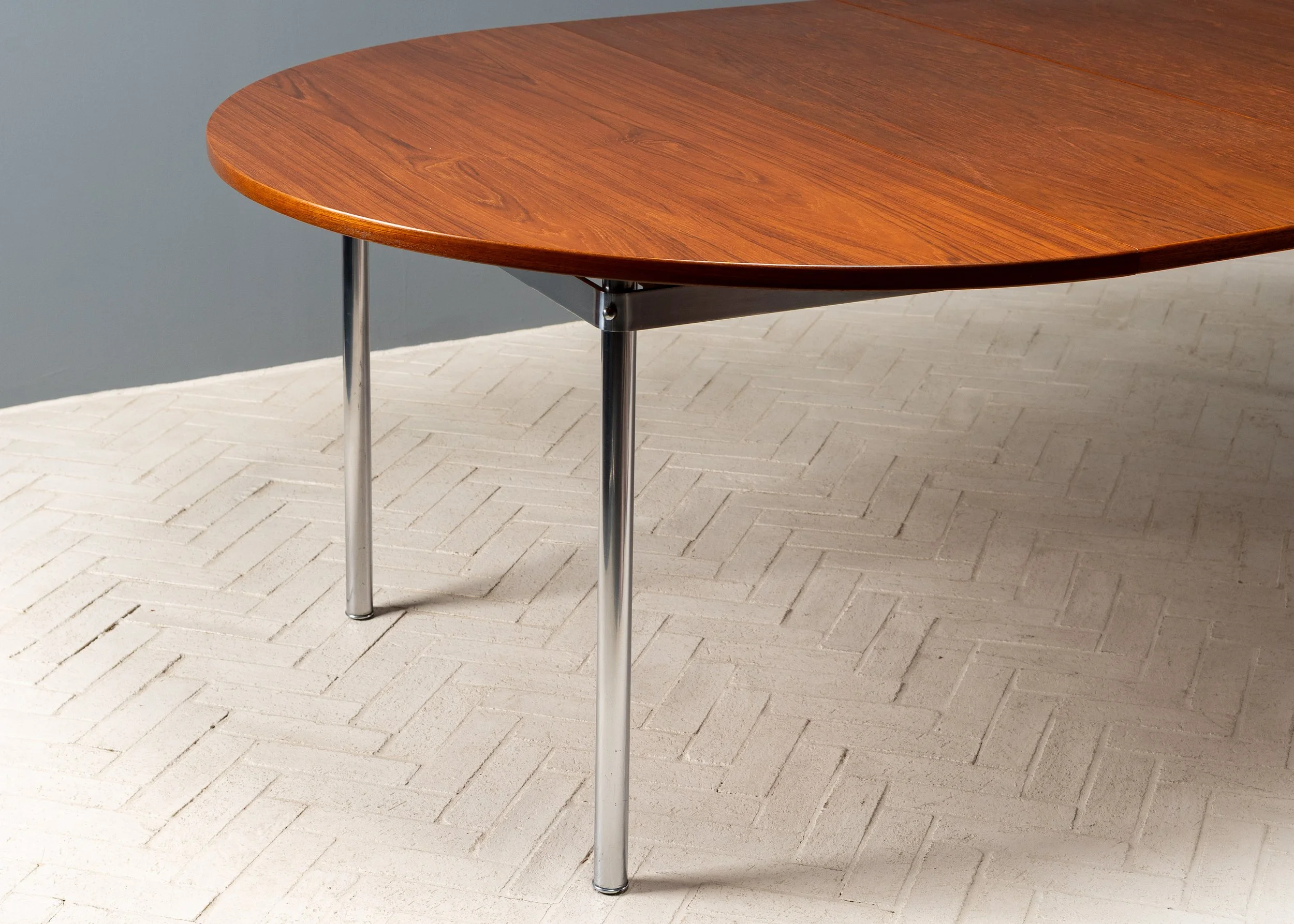 wegner-round-teak-dining-table-resideinc-12.jpg