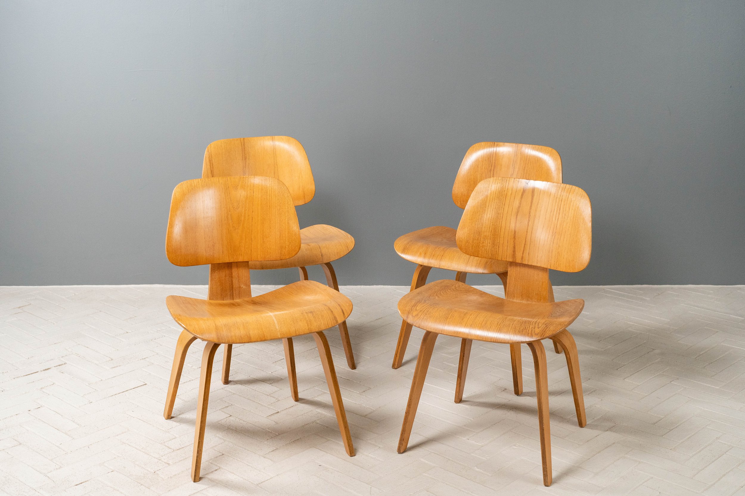 set-of-4-early-eames-dining-chairs-resideinc-4.jpg