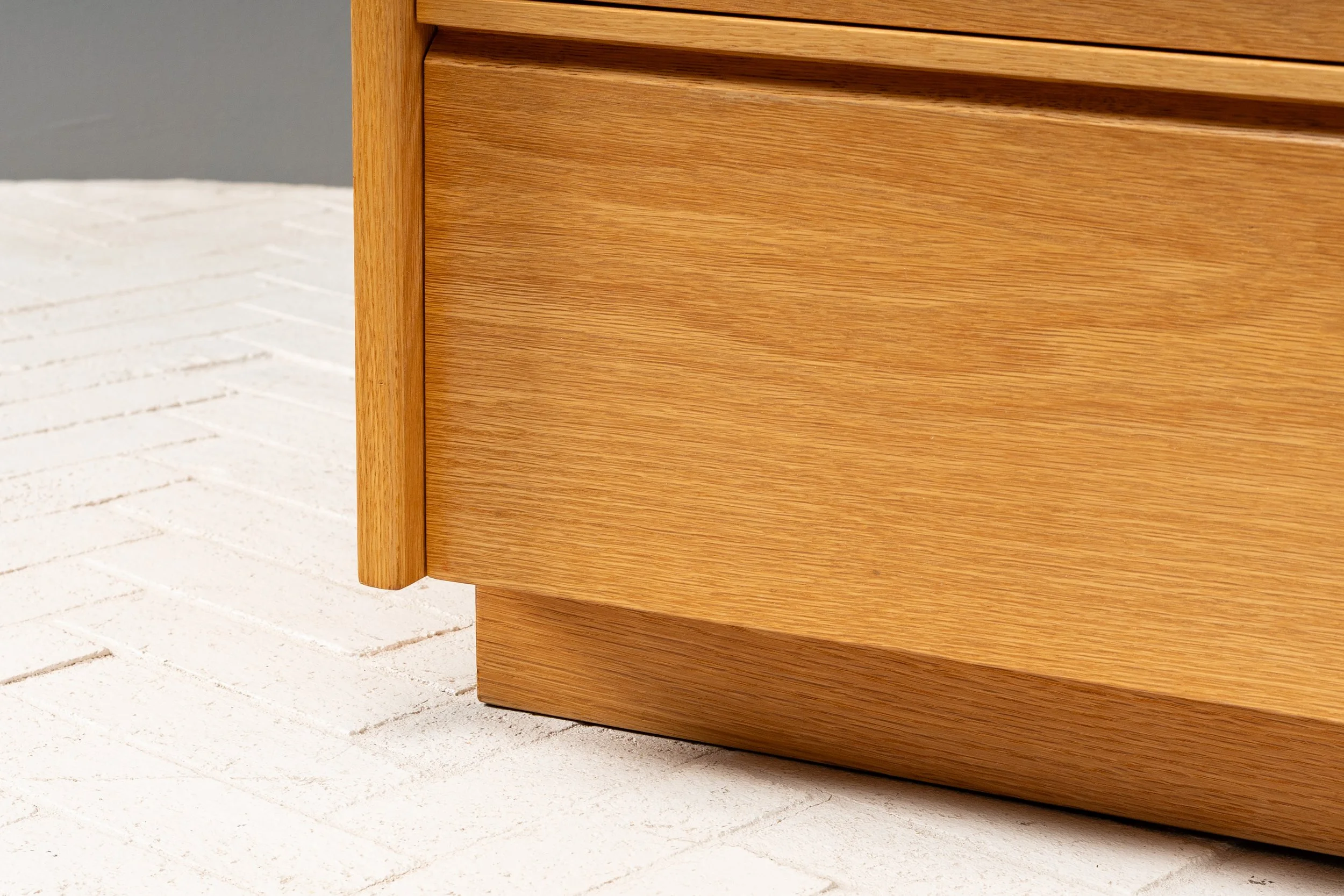 charles-webb-sixties-series-oak-chest-aug2025-resideinc-10.jpg