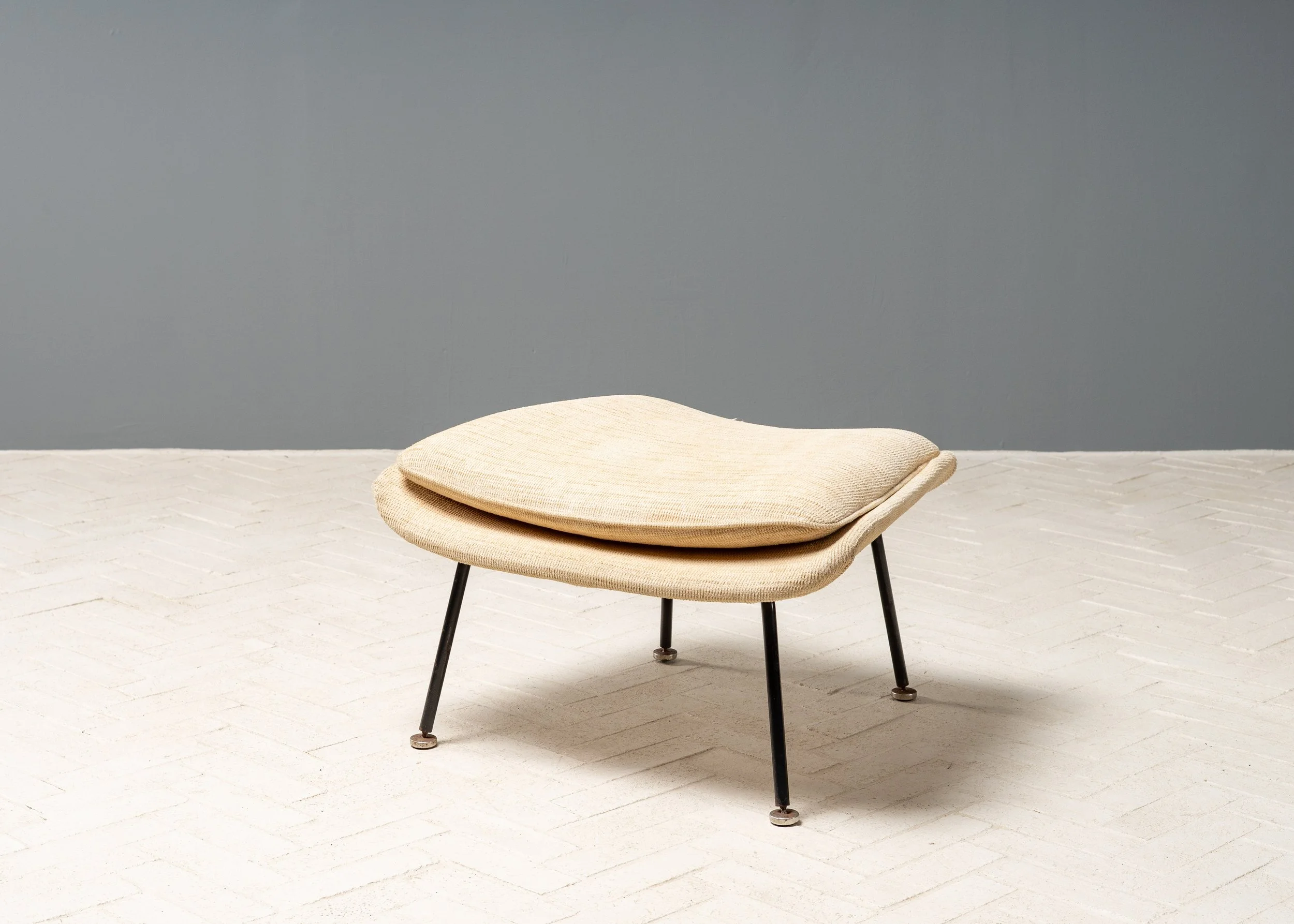eero-saarinen-knoll-womb-chair-ottoman-workshop-reside-inc-17.jpg