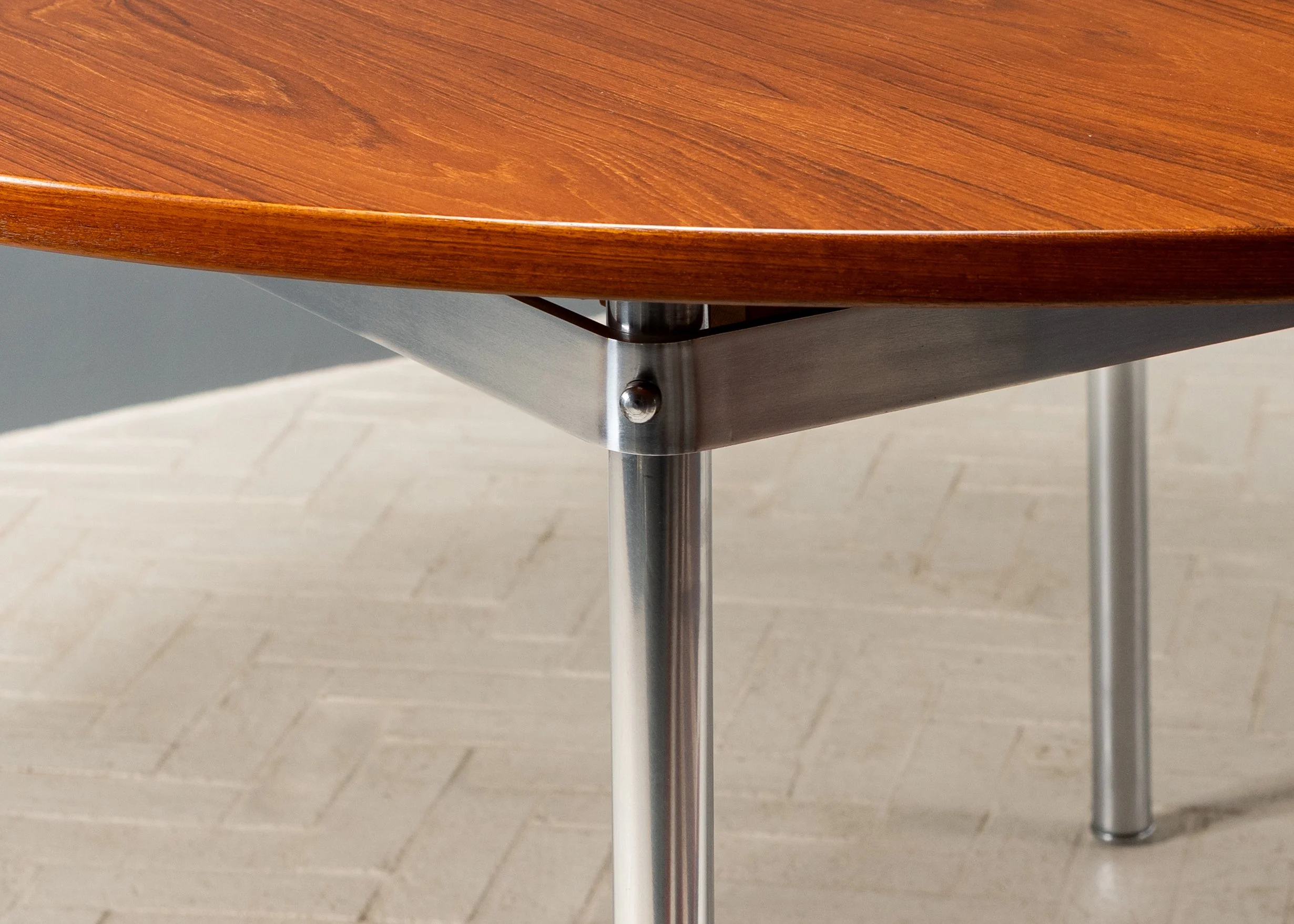 wegner-round-teak-dining-table-resideinc-17.jpg