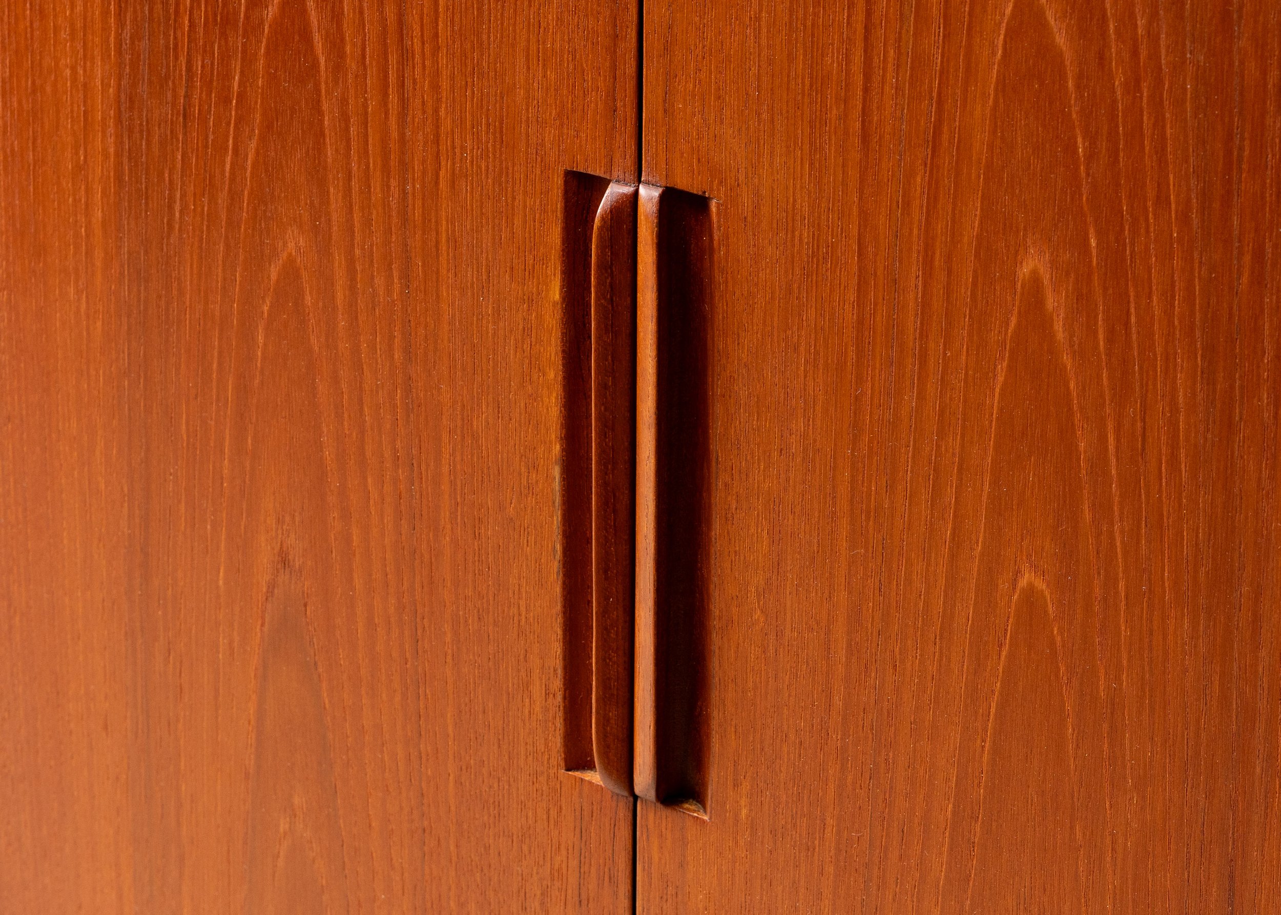 westnofa-teak-mahogany-wardrobe-resideinc-17.jpg