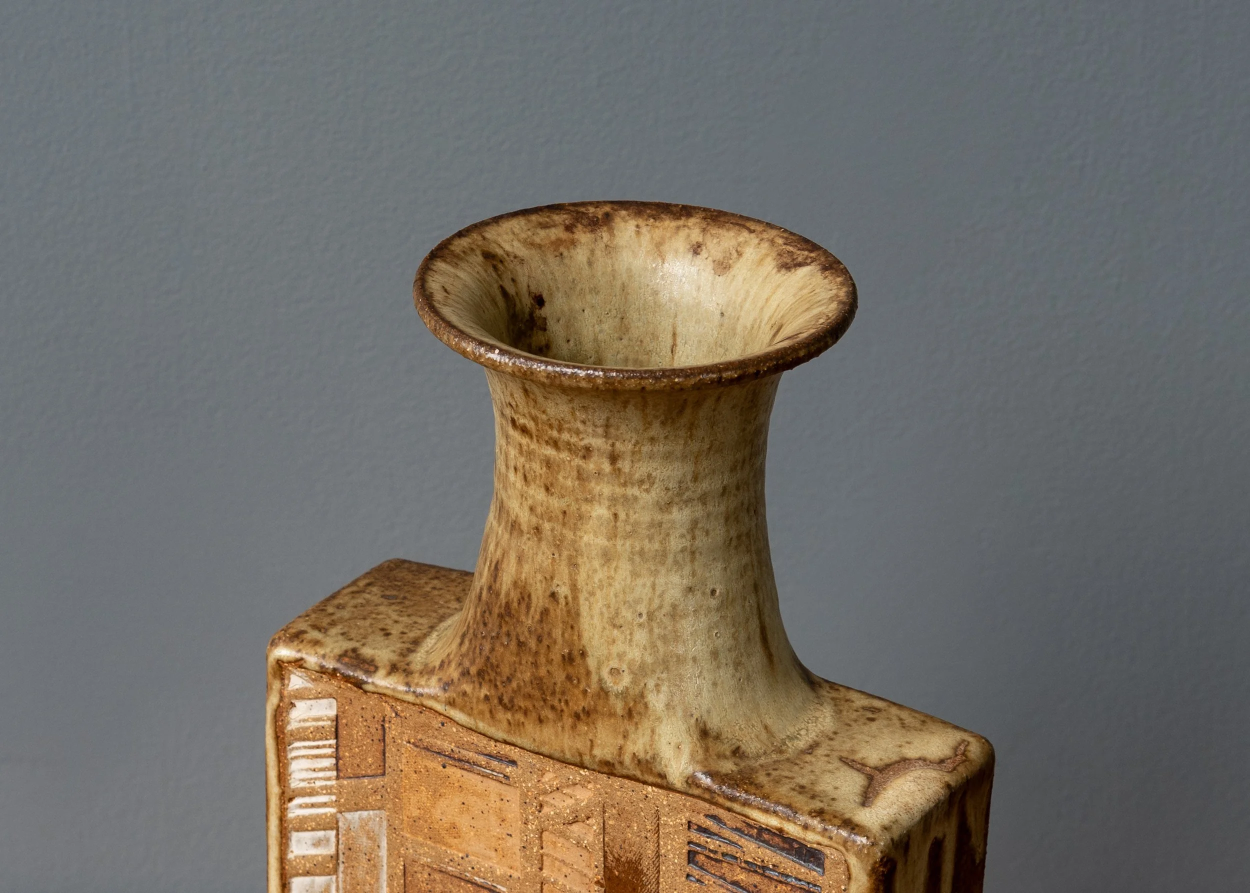 william-wyman-large-ceramic-slab-vase-reside-inc-5.jpg