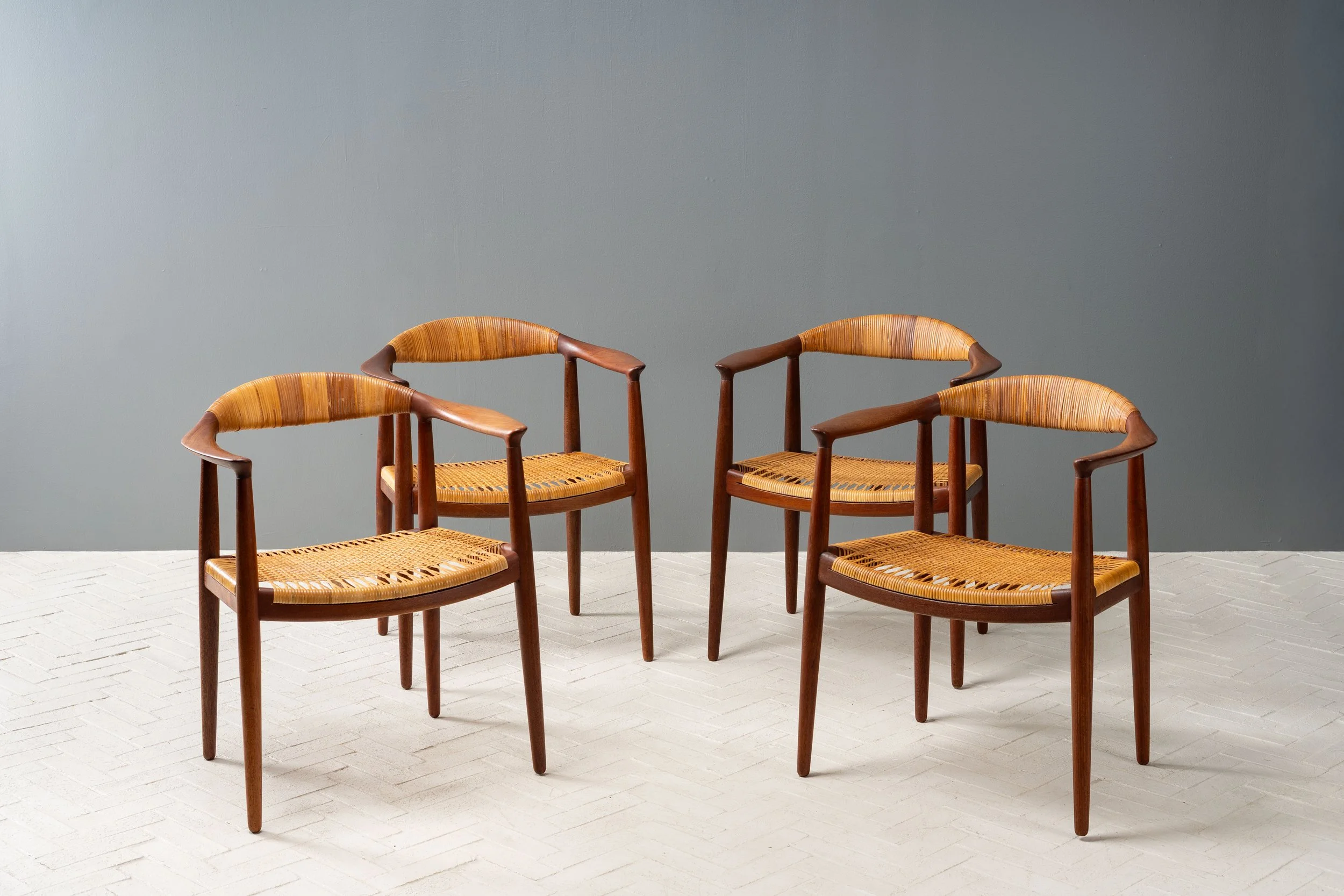 set-of-ten-hans-wegner-teak-round-chairs-resideinc-24.jpg