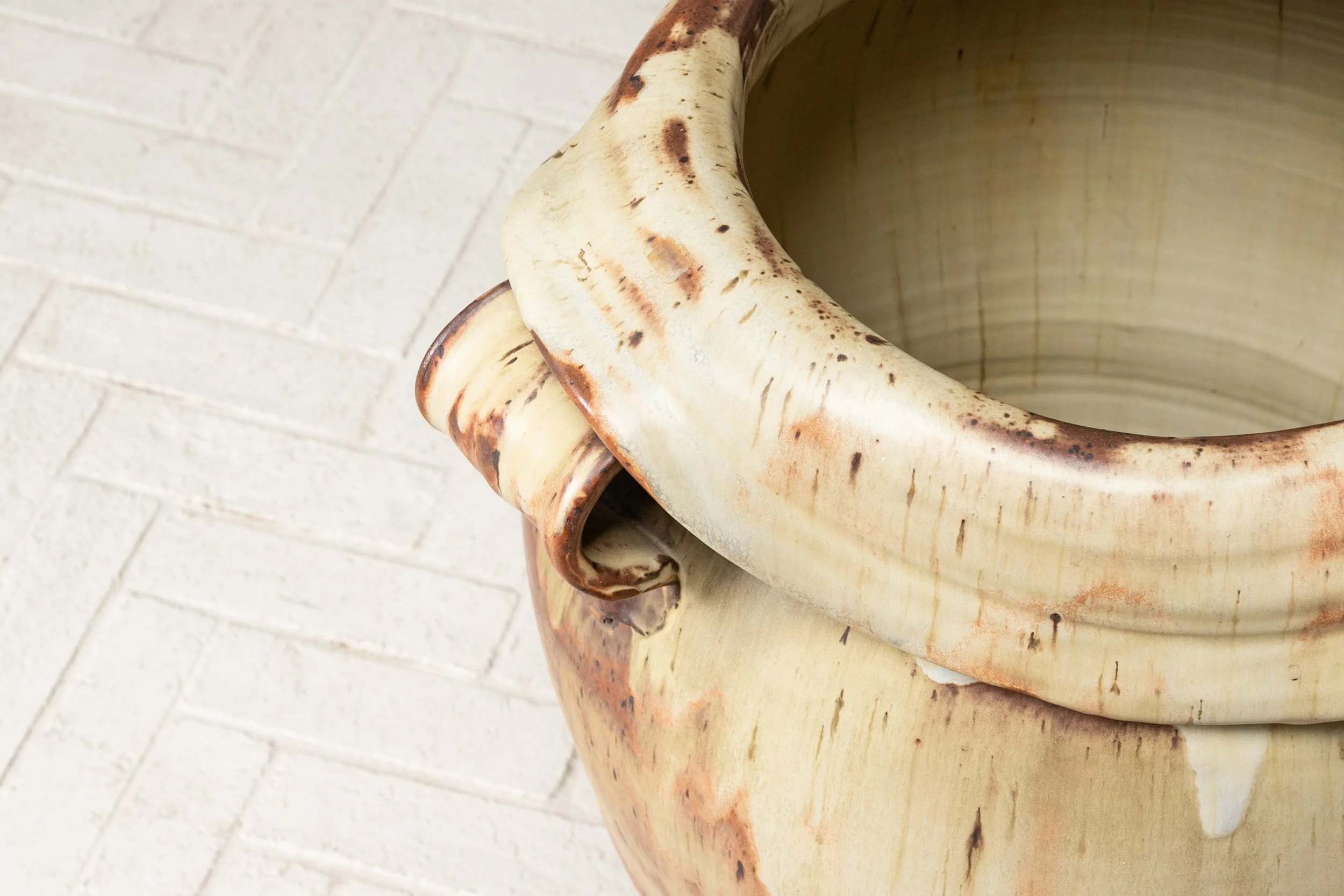 large-ceramic-planter-resideinc-7.jpg