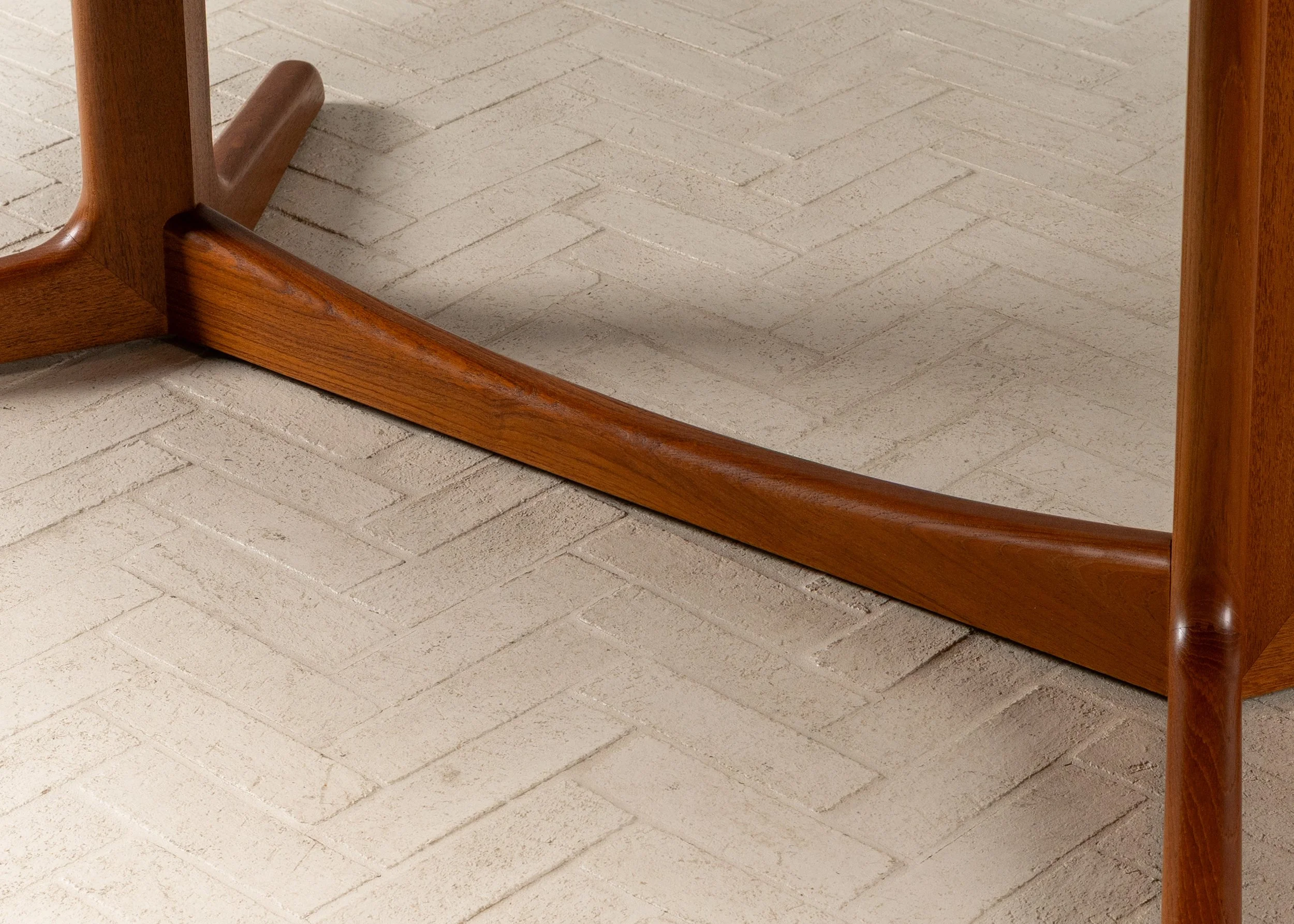 drylund-oval-teak-dining-table-reside-inc-7.jpg