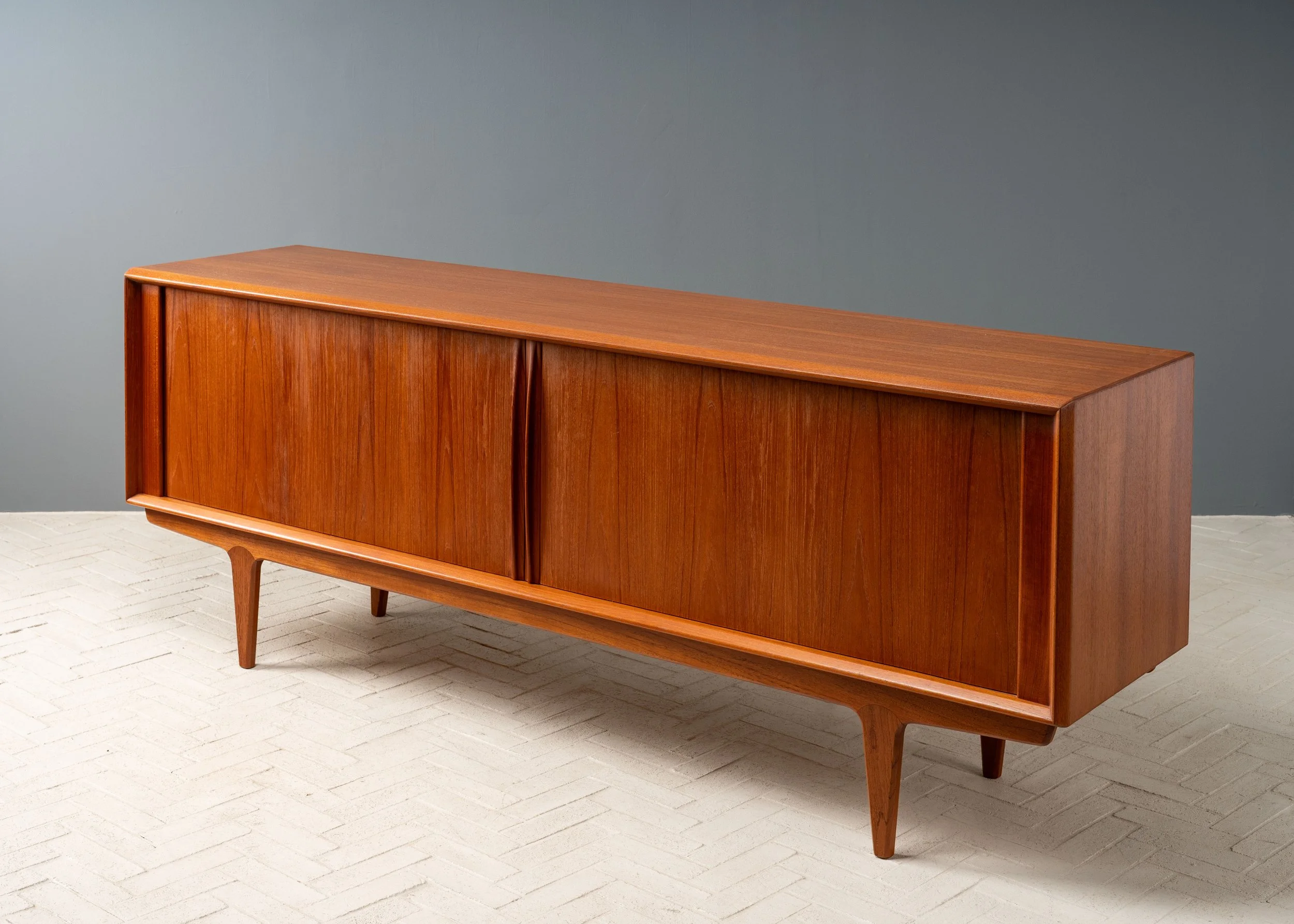bernhard-pedersen-long-teak-sideboard-resideinc-4.jpg