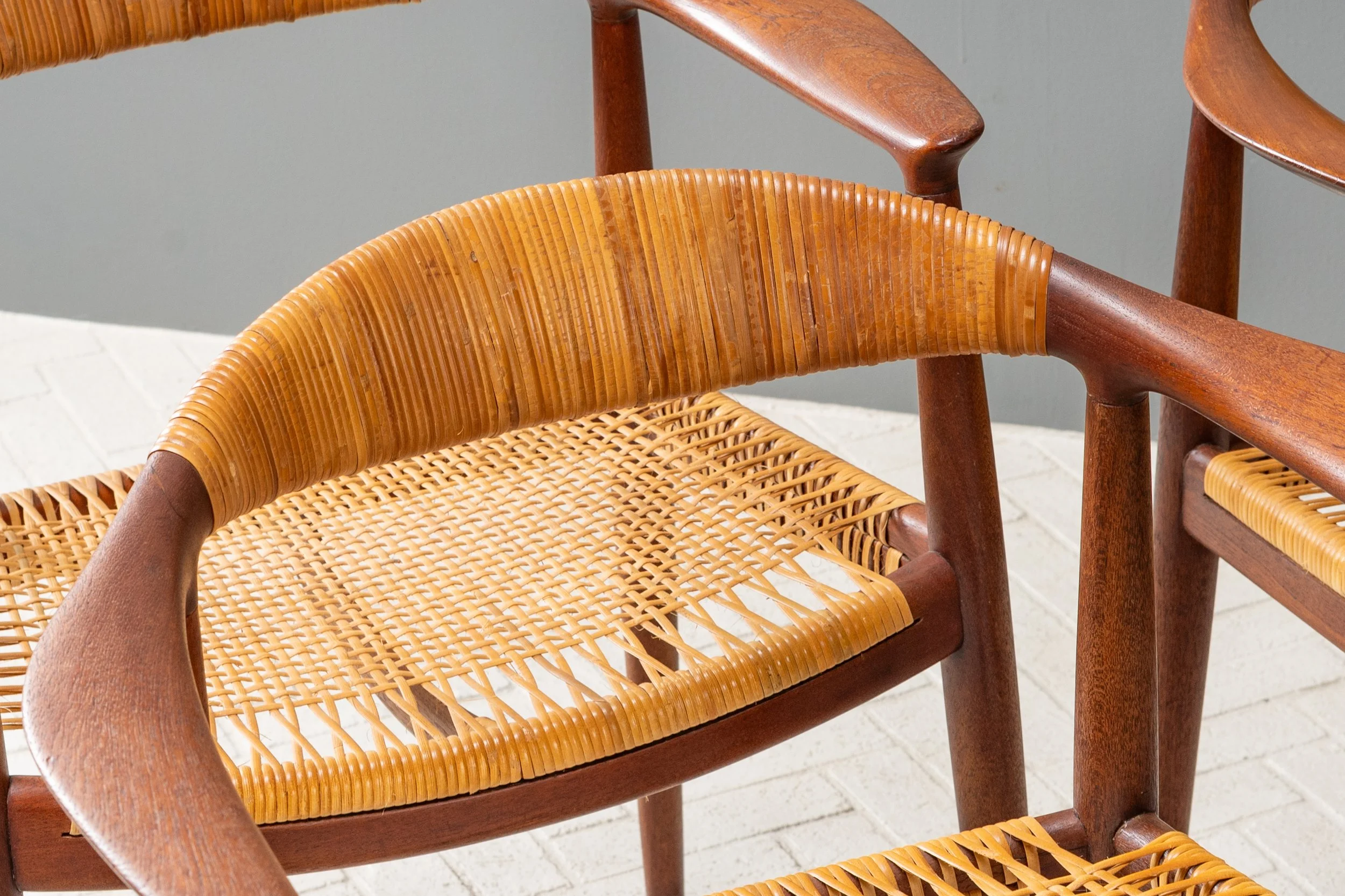 set-of-ten-hans-wegner-teak-round-chairs-resideinc-47.jpg