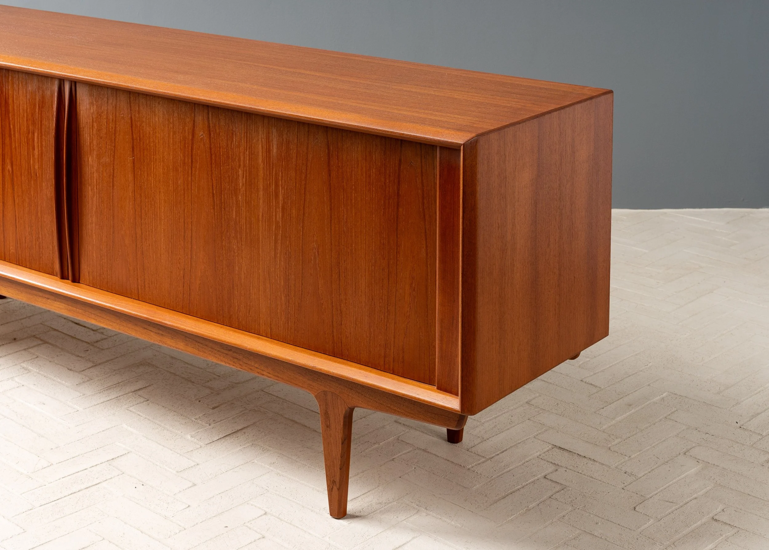 bernhard-pedersen-long-teak-sideboard-resideinc-6.jpg