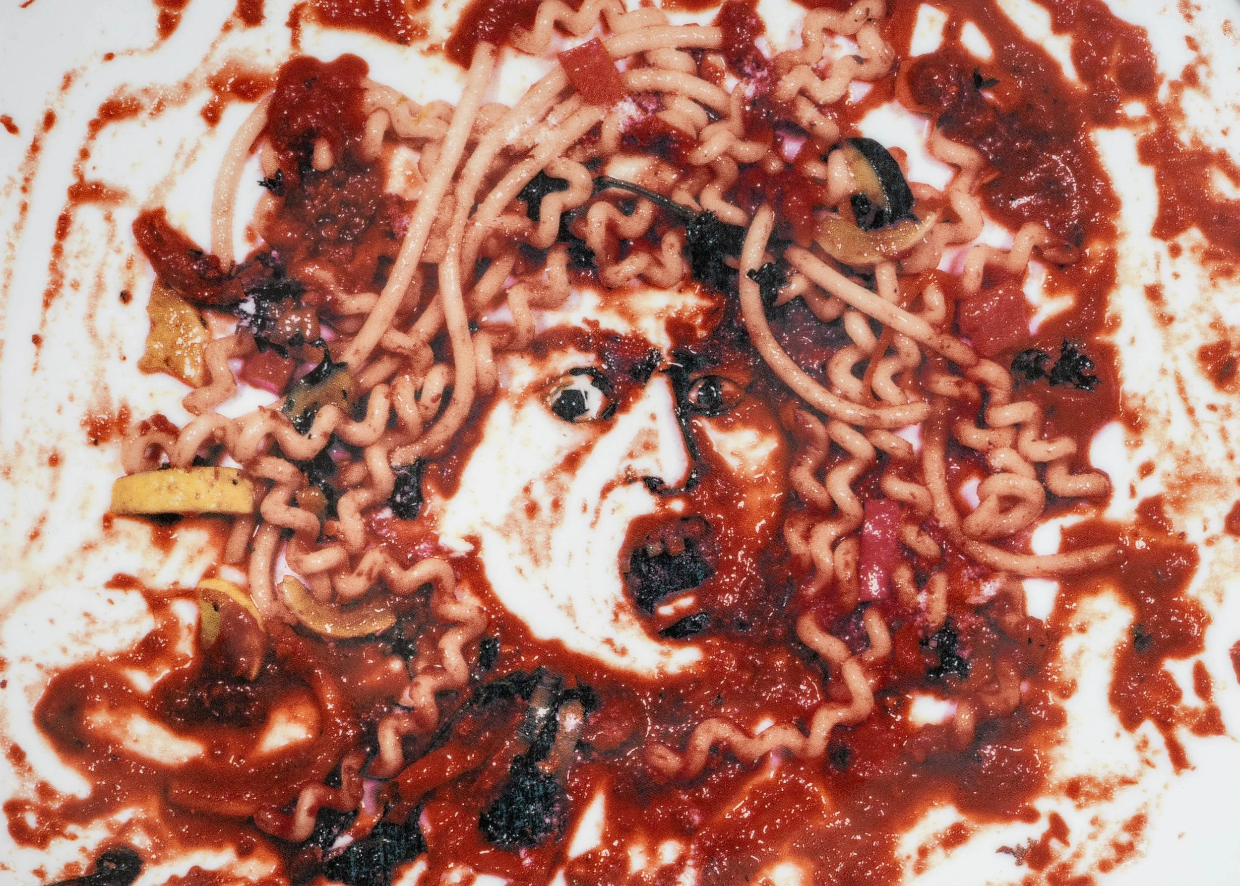 vik-muniz-medusa-plate-reside-inc-5.jpg