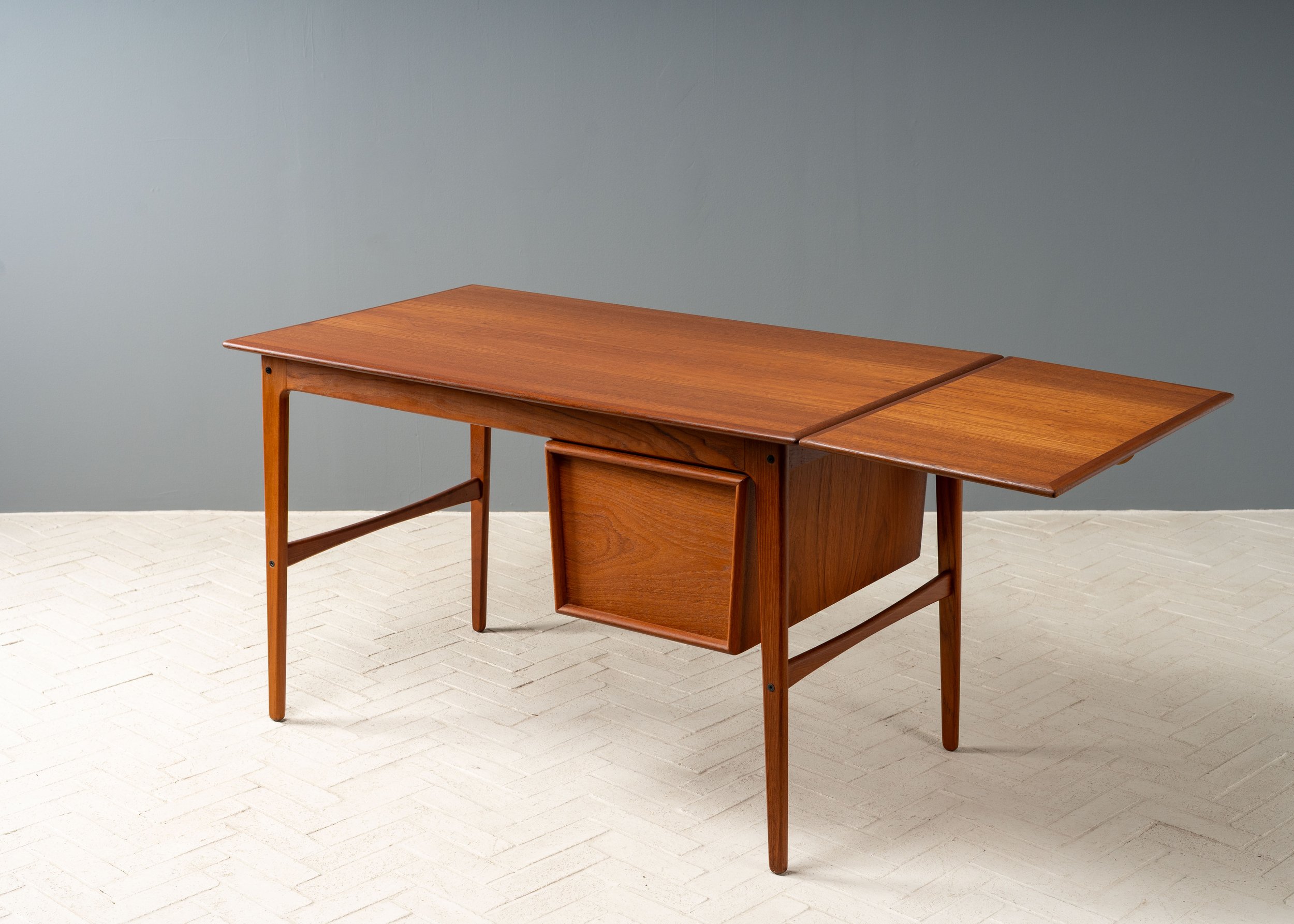 aksel-boll-jensen-expandable-teak-desk-resideinc-21.jpg