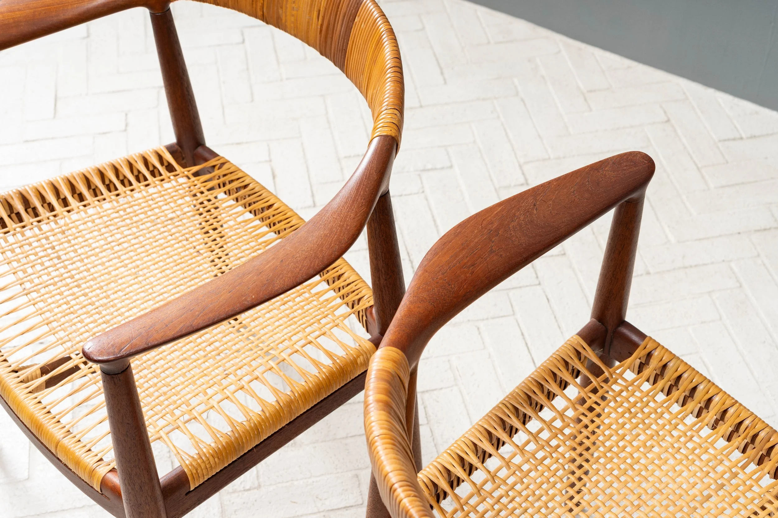 set-of-ten-hans-wegner-teak-round-chairs-resideinc-62.jpg