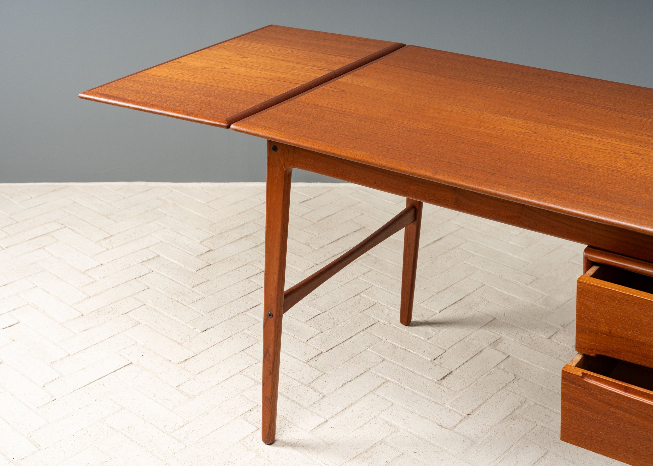 aksel-boll-jensen-expandable-teak-desk-resideinc-15.jpg