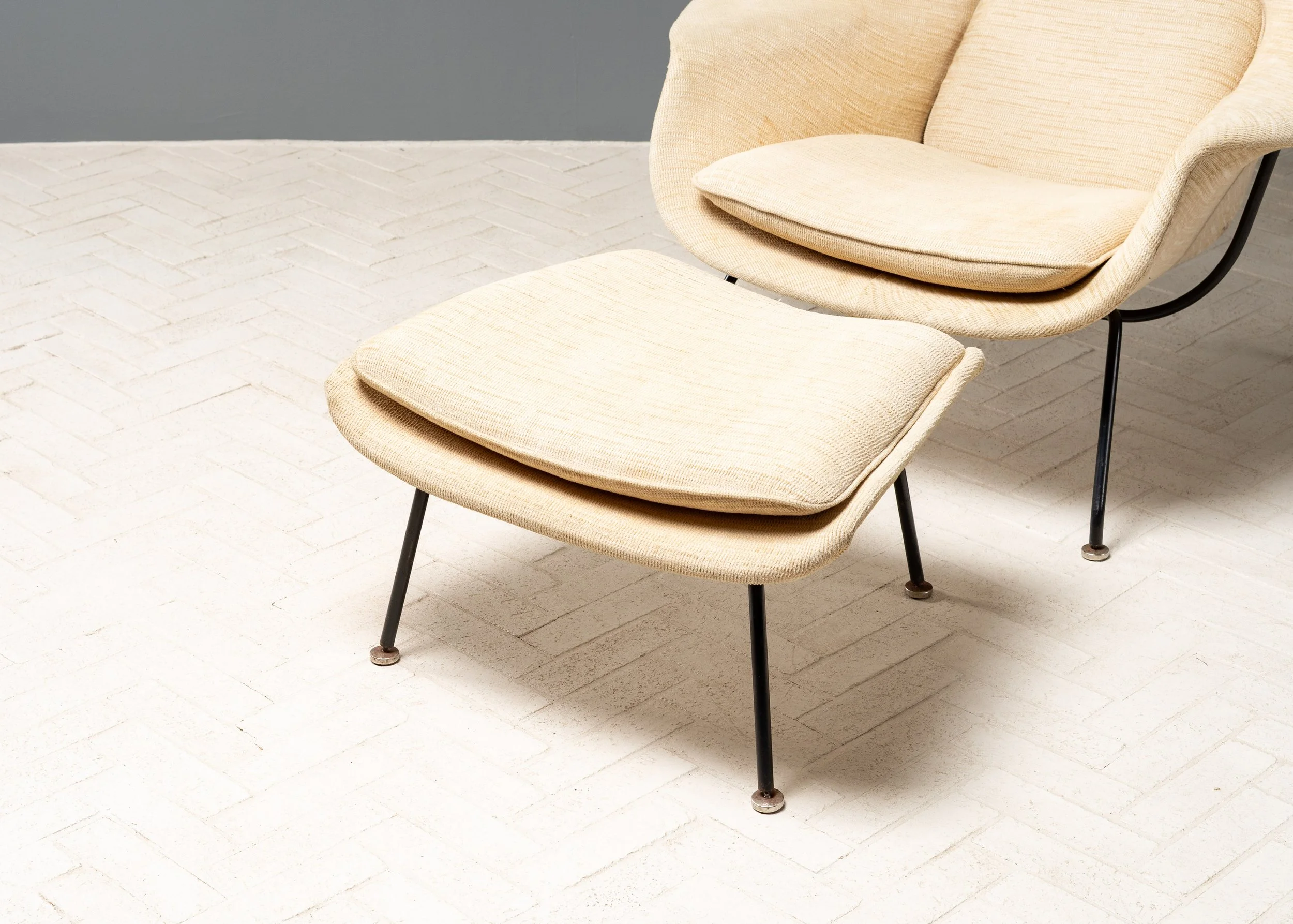 eero-saarinen-knoll-womb-chair-ottoman-workshop-reside-inc-3.jpg