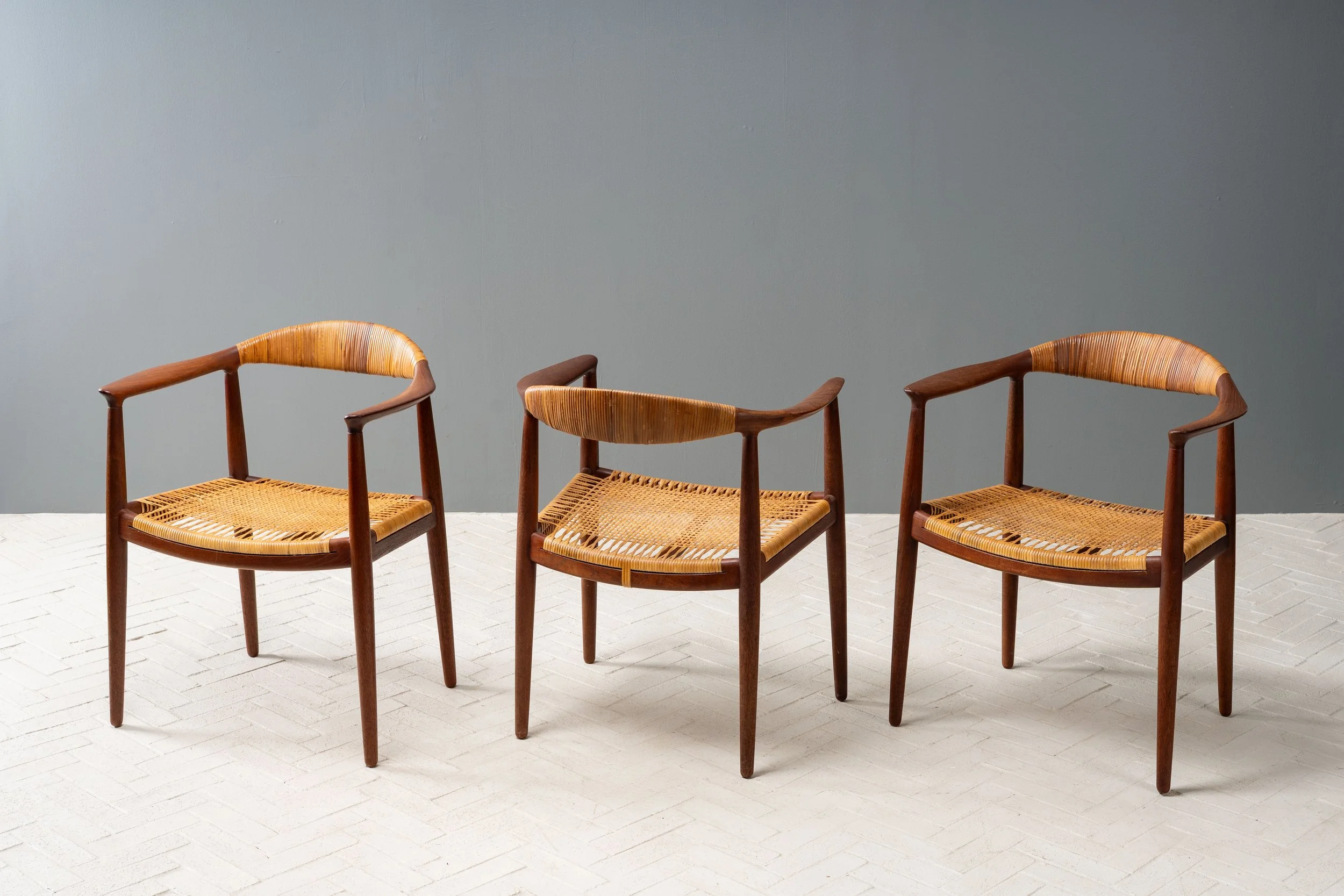 set-of-ten-hans-wegner-teak-round-chairs-resideinc-58.jpg