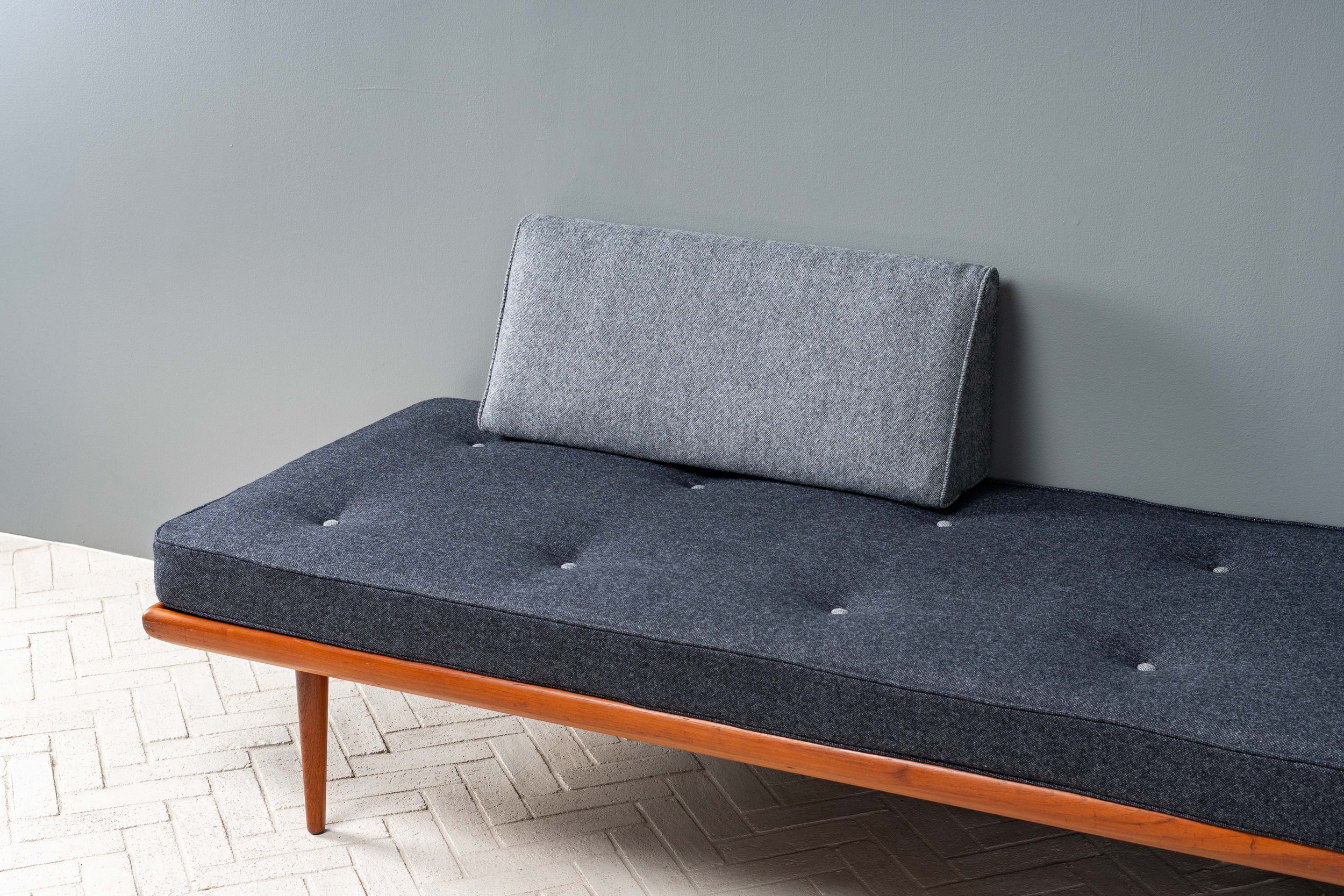 peter-hvidt-teak-daybed-resideinc-12.jpg