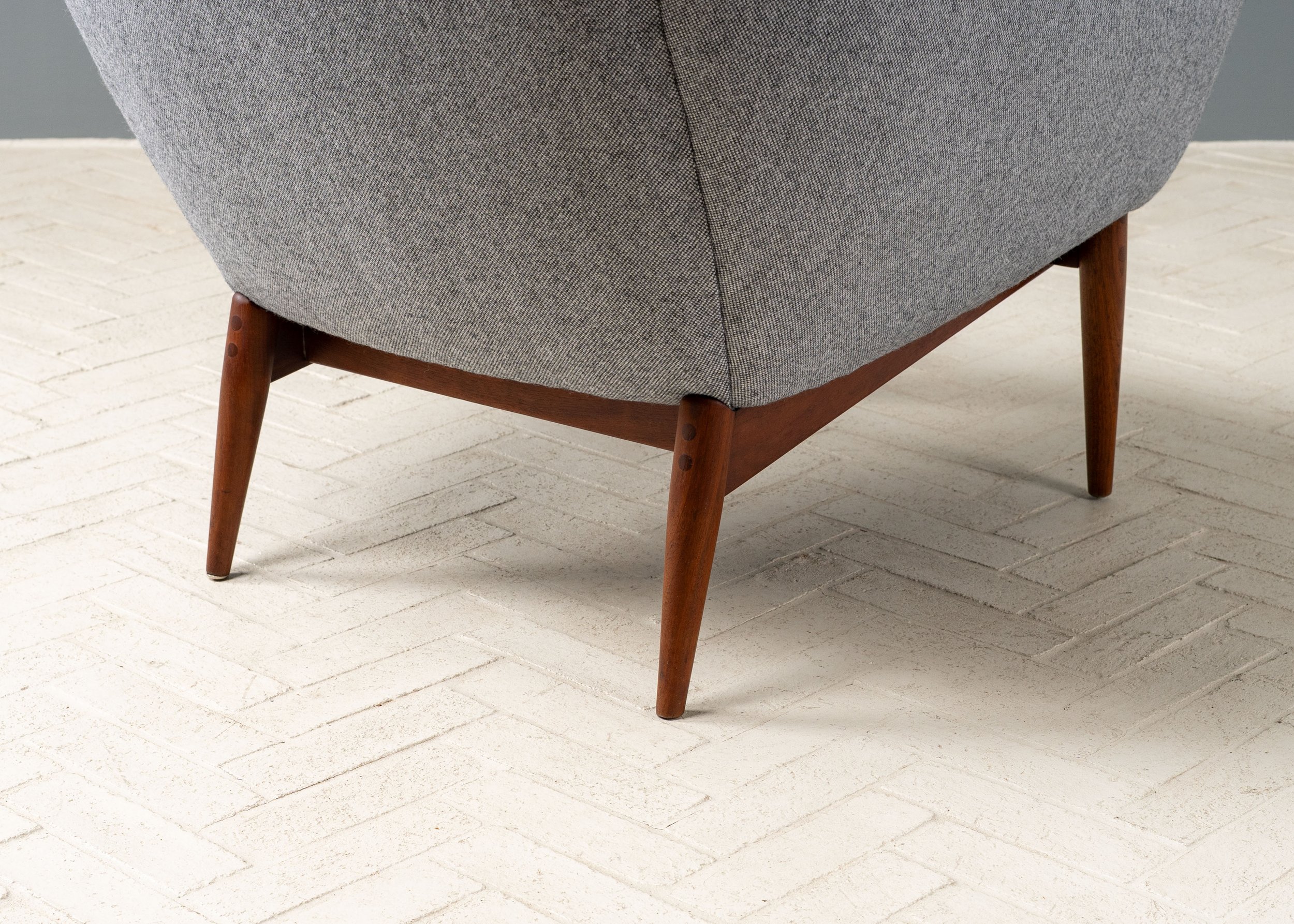 swedish-two-tone-lounge-chair-resideinc-13.jpg