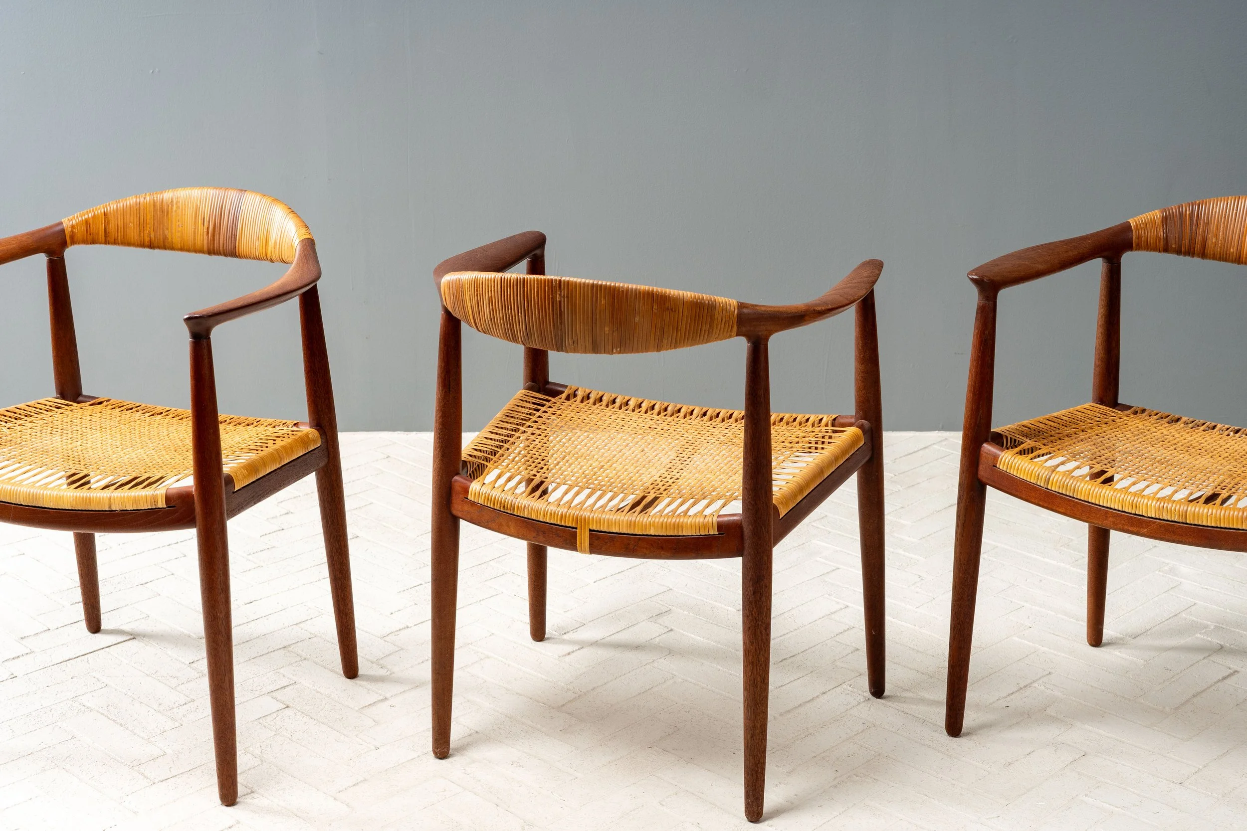set-of-ten-hans-wegner-teak-round-chairs-resideinc-59.jpg