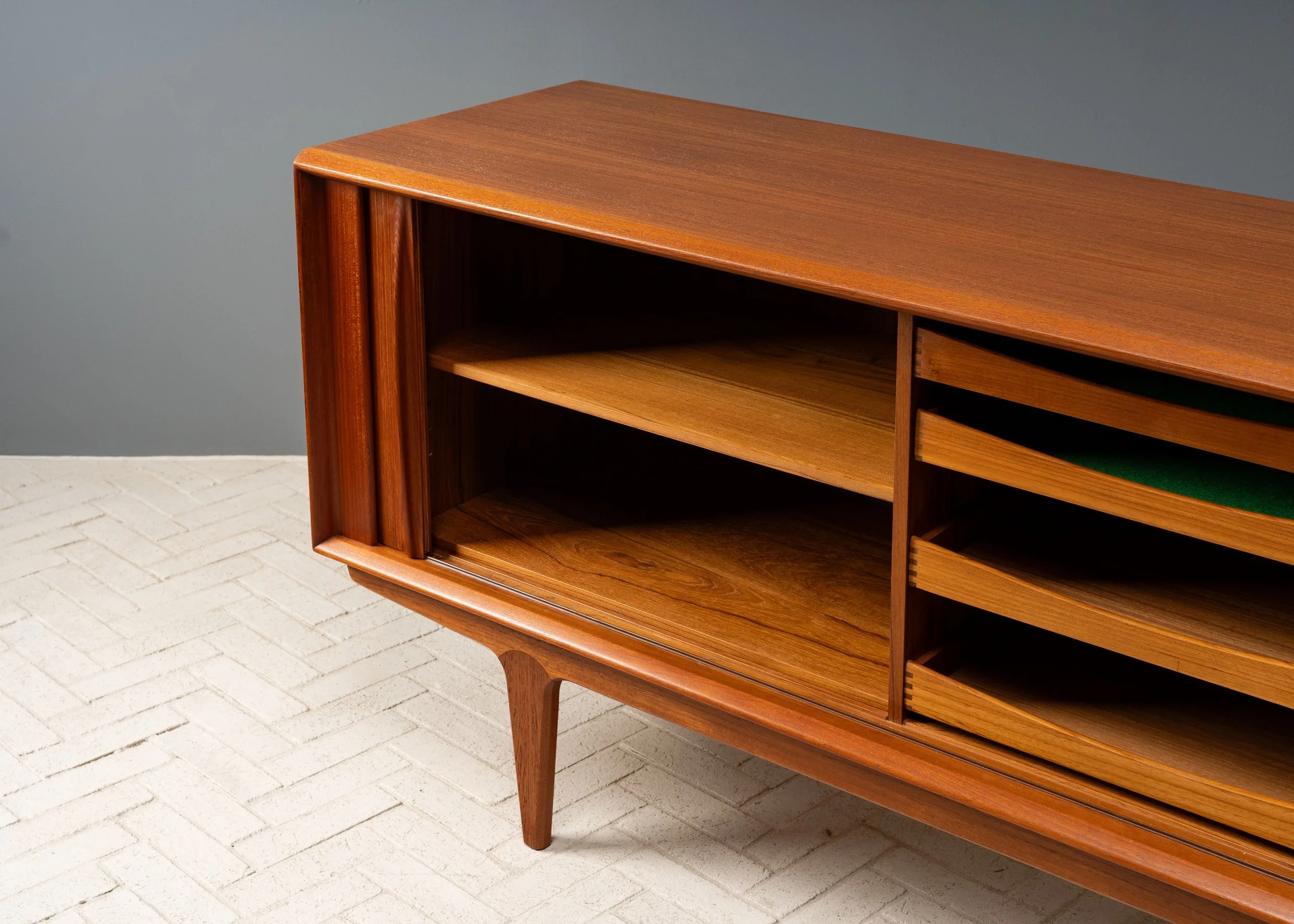 bernhard-pedersen-long-teak-sideboard-resideinc-13.jpg