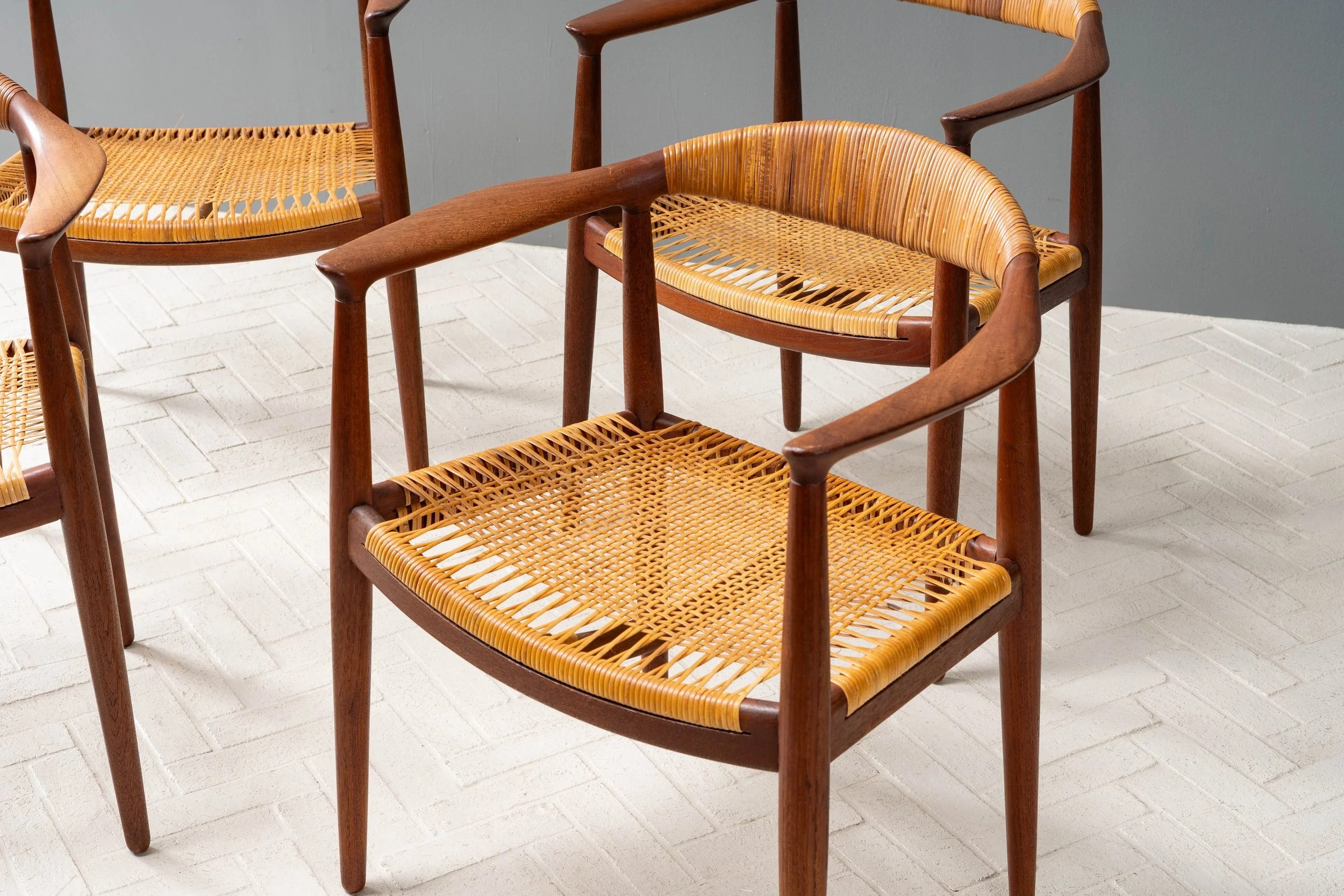set-of-ten-hans-wegner-teak-round-chairs-resideinc-26.jpg