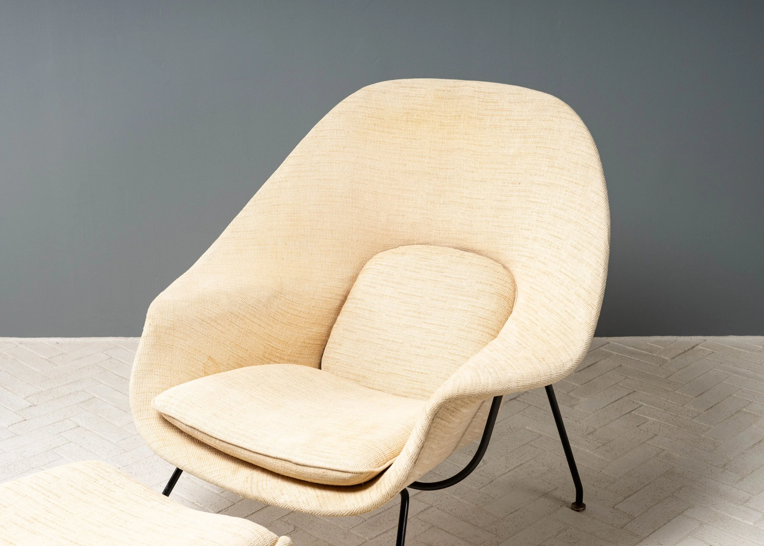 eero-saarinen-knoll-womb-chair-ottoman-workshop-reside-inc-4.jpg