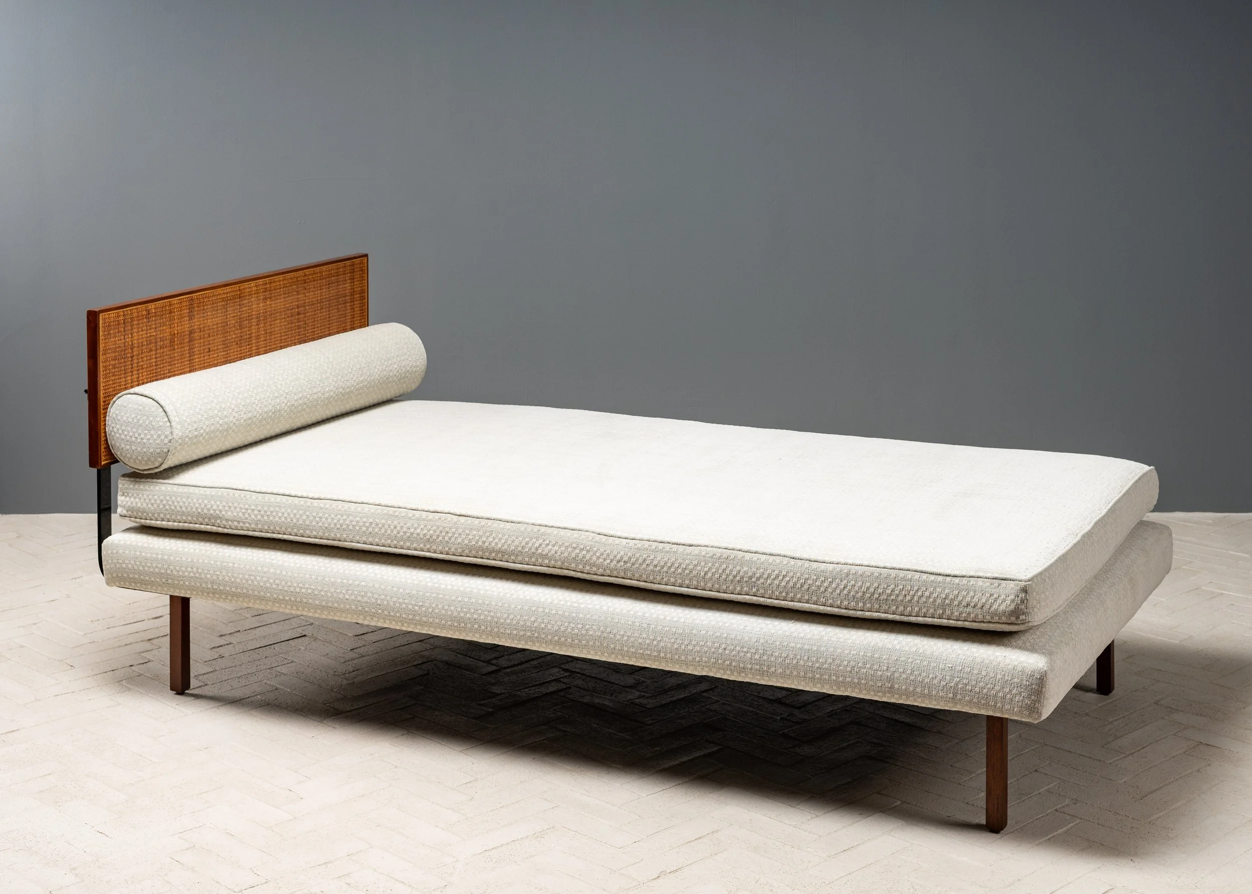 richard-schultz-daybed-reside-inc-1.jpg