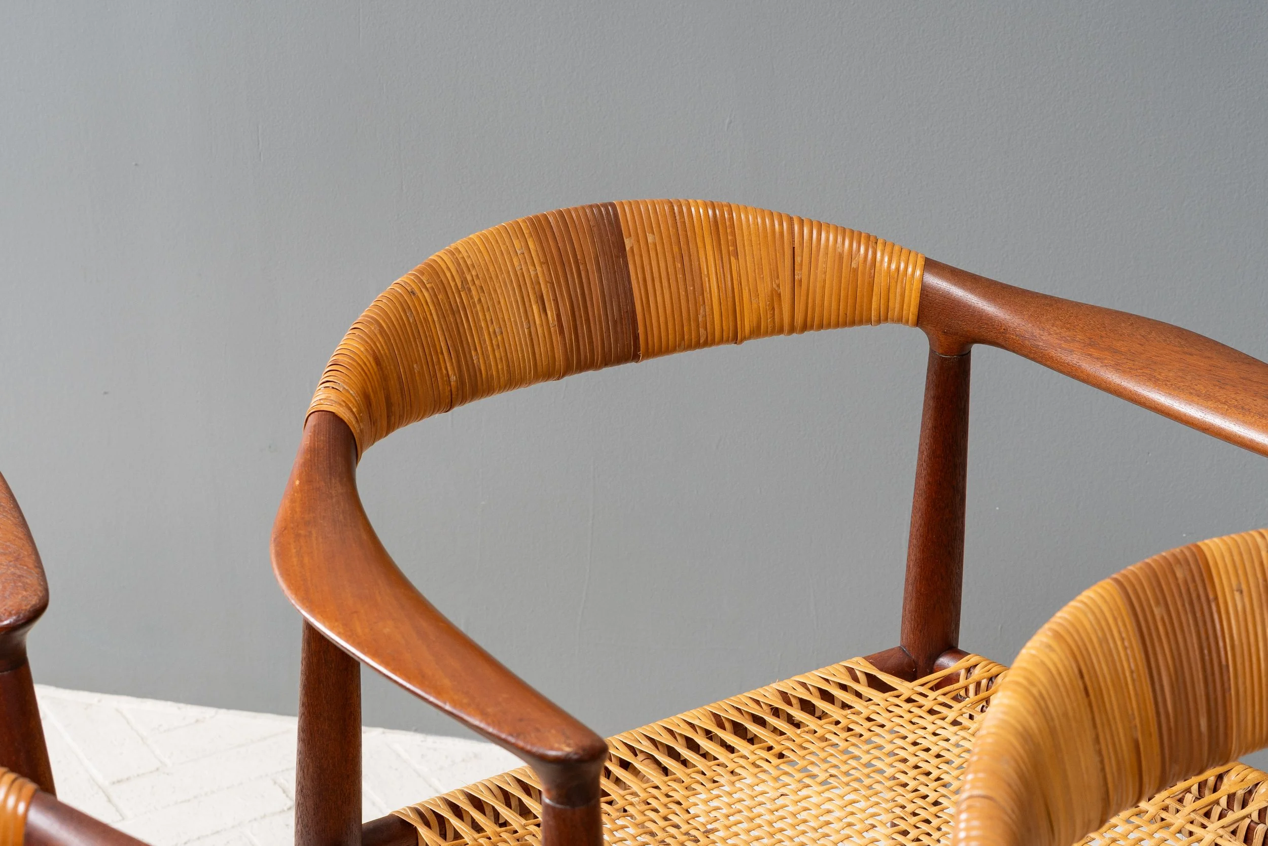 set-of-ten-hans-wegner-teak-round-chairs-resideinc-48.jpg