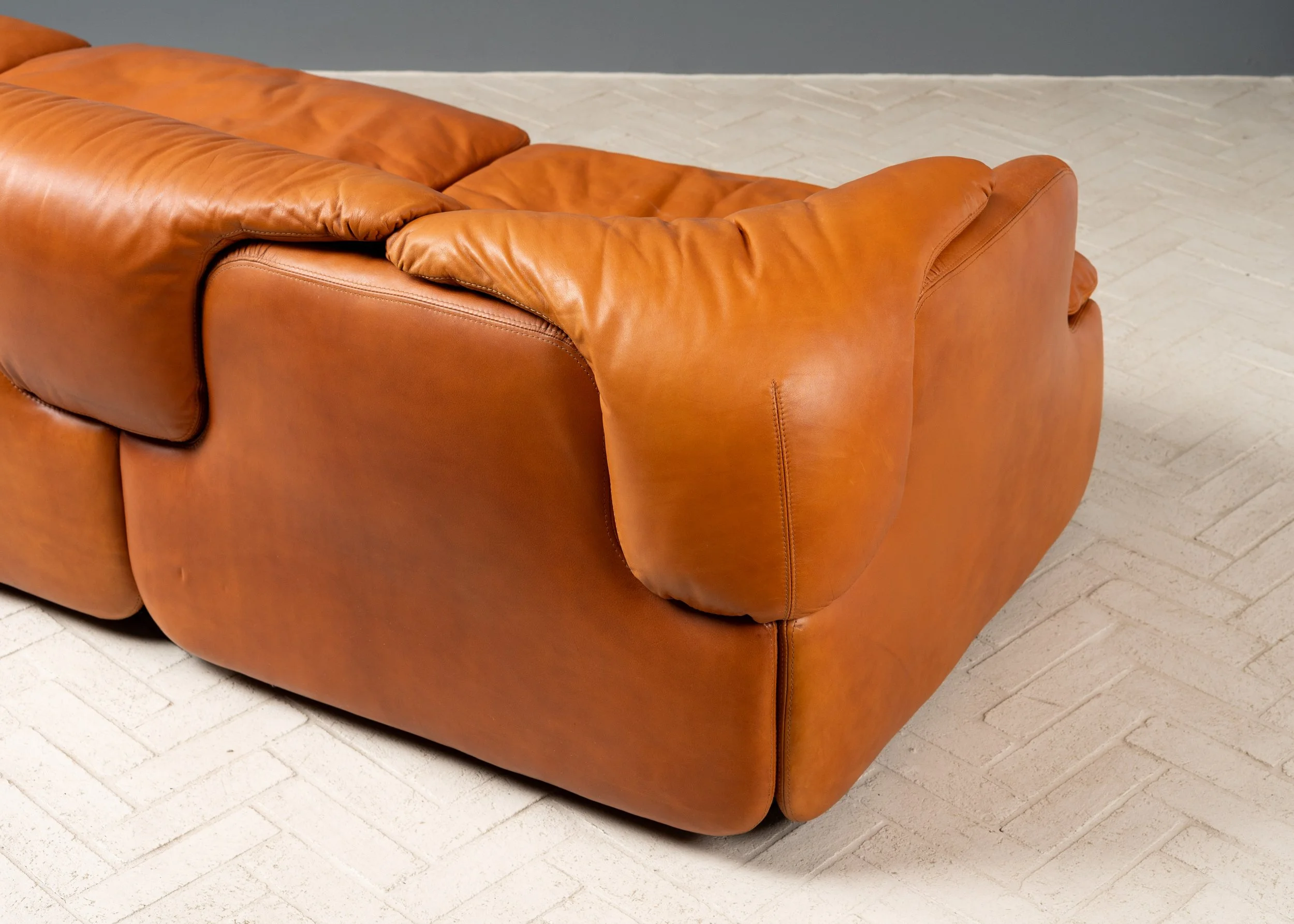 saporiti-confidential-cognac-leather-sofa-resideinc-16.jpg