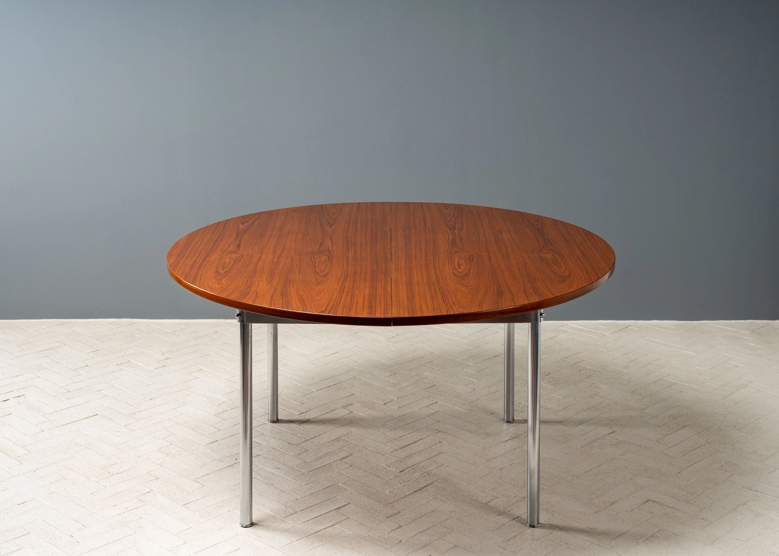 wegner-round-teak-dining-table-resideinc-14.jpg