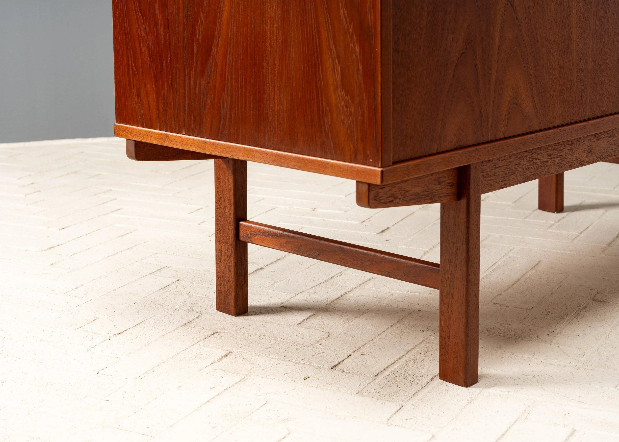 folke-ohlsson-dux-teak-cabinet-resideinc-15.jpg