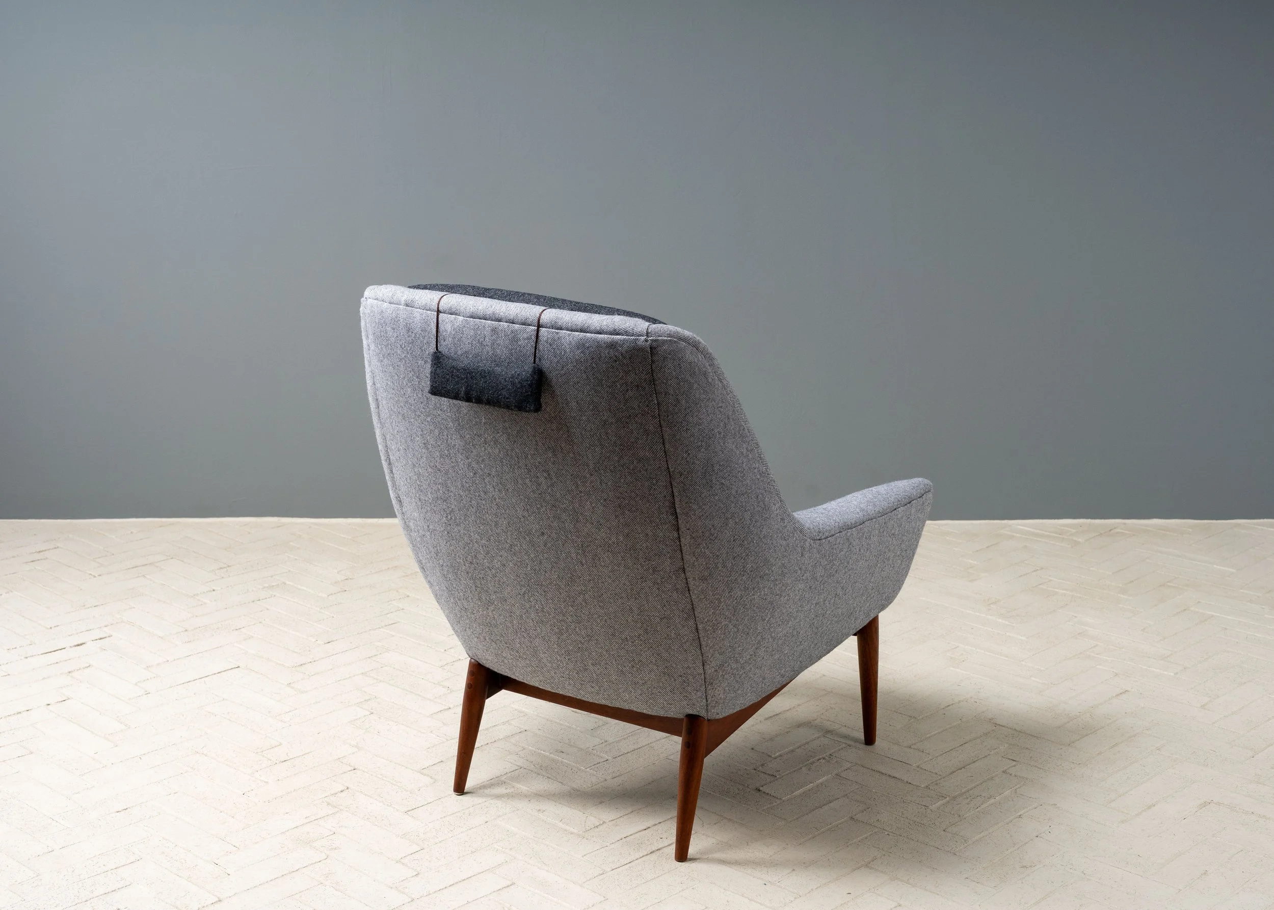swedish-two-tone-lounge-chair-resideinc-3.jpg