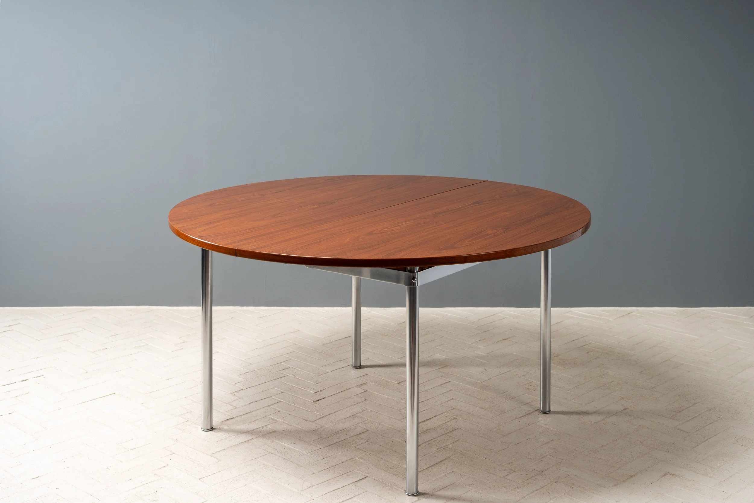 wegner-round-teak-dining-table-resideinc-1.jpg