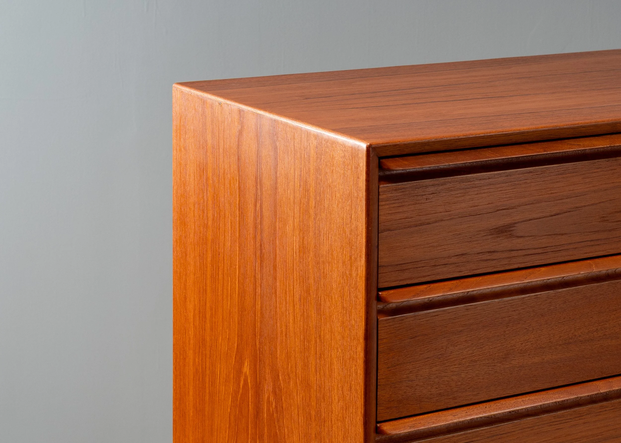 westnofa-teak-mahogany-wardrobe-resideinc-22.jpg